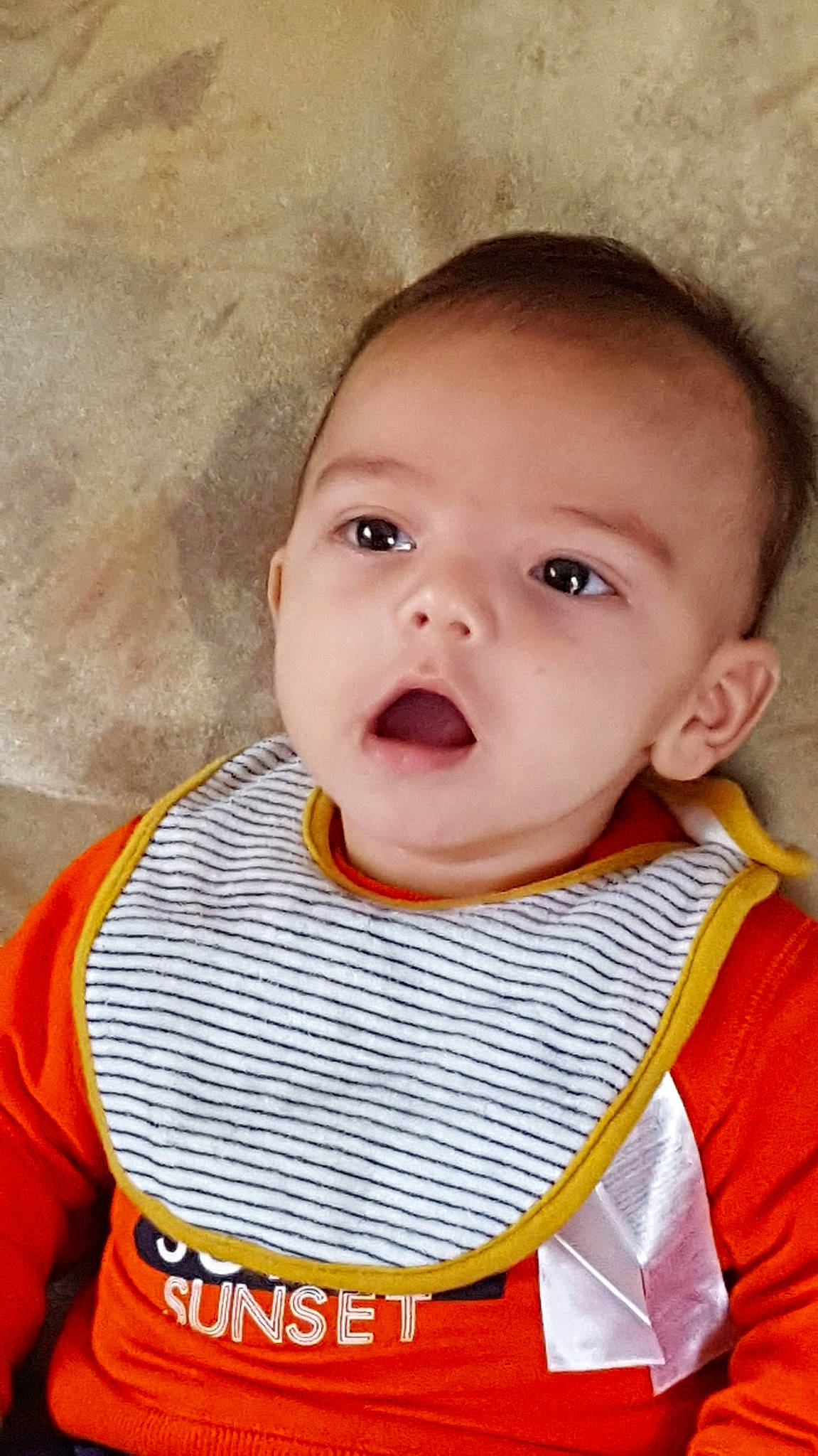 Ilyas participe au concours pour gagner de l'argent avec cette photo : baby, baby_toddler_clothing, cheek, collar, eye, eyebrow, eyelash, forehead, happy, head, human_body, iris, jaw, lip, mouth, neck, nose, person, skin, sleeve