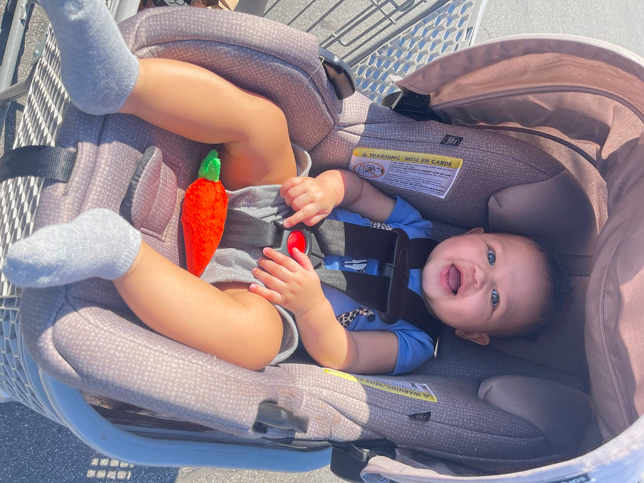 Amari is registered to the contest to win money with this photo: auto_part, automotive_design, baby_carriage, baby_products, car, car_seat, car_seat_cover, child, comfort, family_car, human_leg, lap, motor_vehicle, person, sitting, thigh, tire, toddler, vehicle, vehicle_door