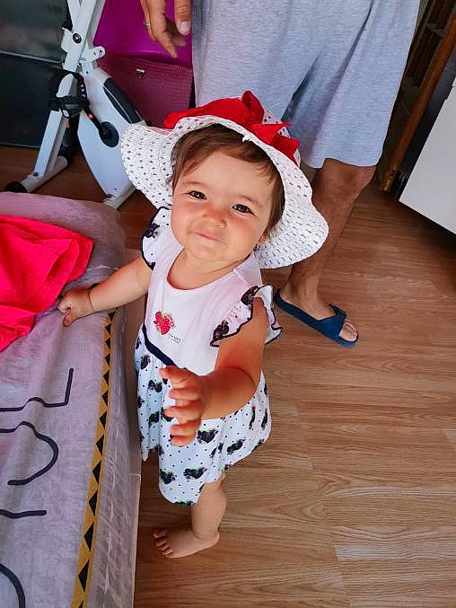 Gabrièlla a rejoint le concours — aidez-le/la à gagner de superbes lots ! baby, baby_toddler_clothing, child, costume, joy, person, smile, toddler