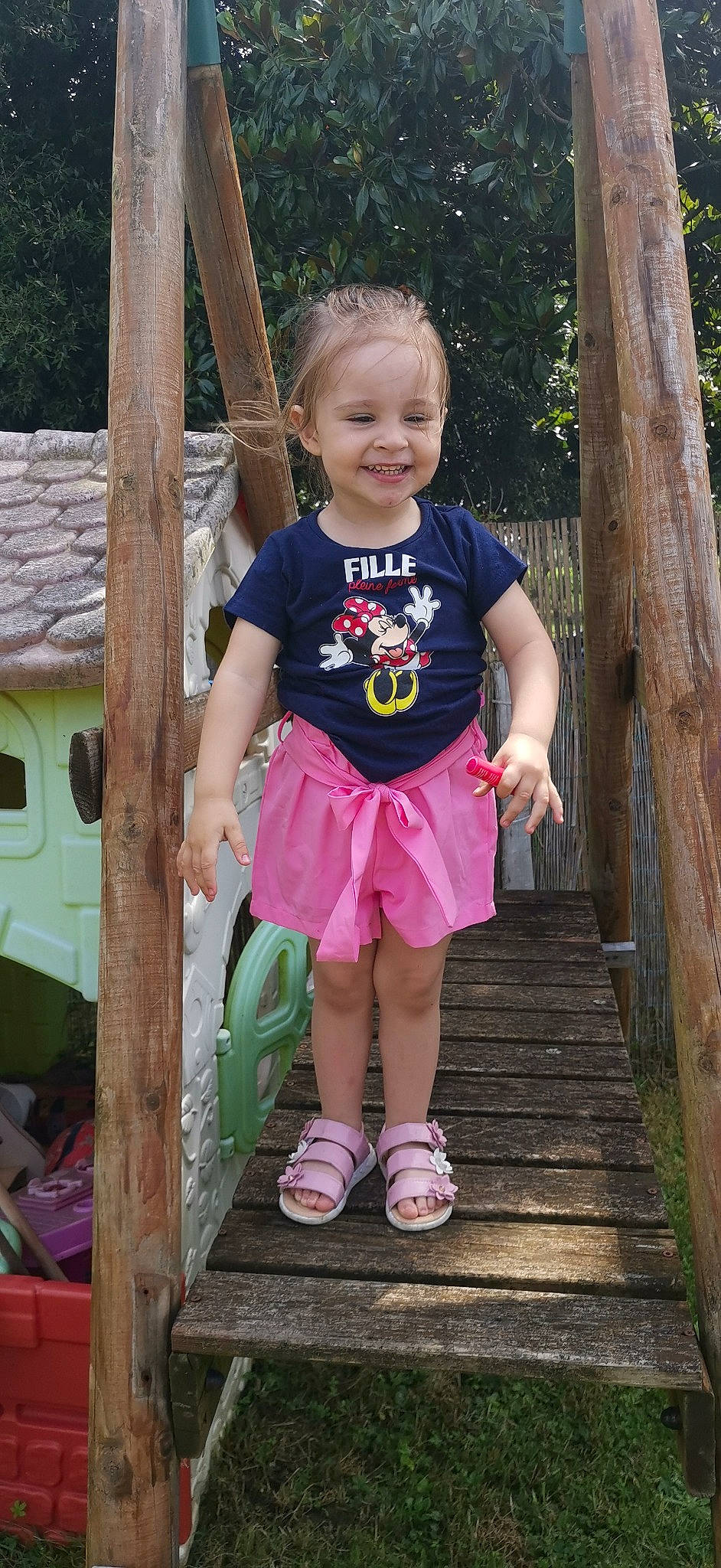 Yris participe au concours pour gagner de l'argent avec cette photo : baby_toddler_clothing, beauty, child, fun, grass, happy, joy, leisure, magenta, people_in_nature, person, pink, plant, purple, recreation, sleeve, smile, summer, t_shirt, toddler