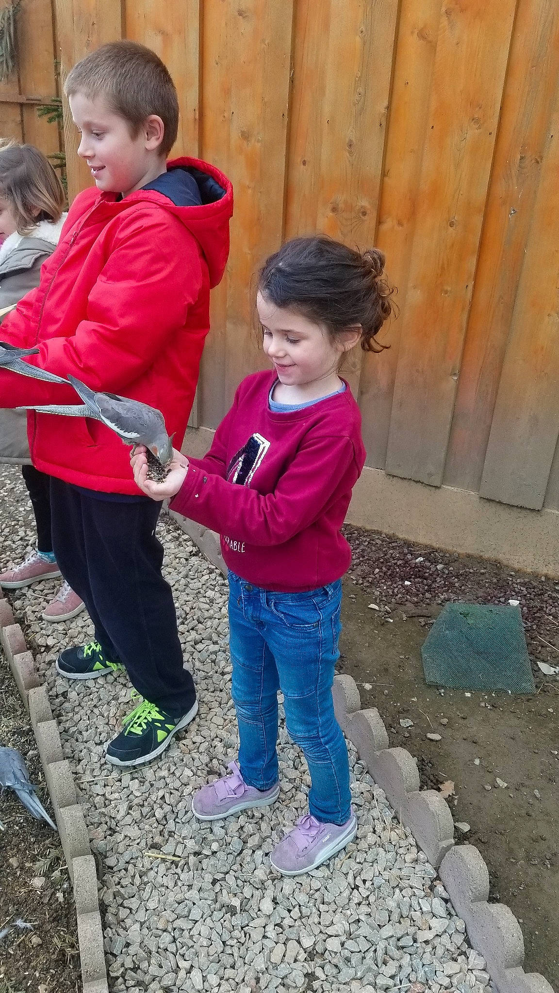 Lola a rejoint le concours — aidez-le/la à gagner de superbes lots ! child, person, play