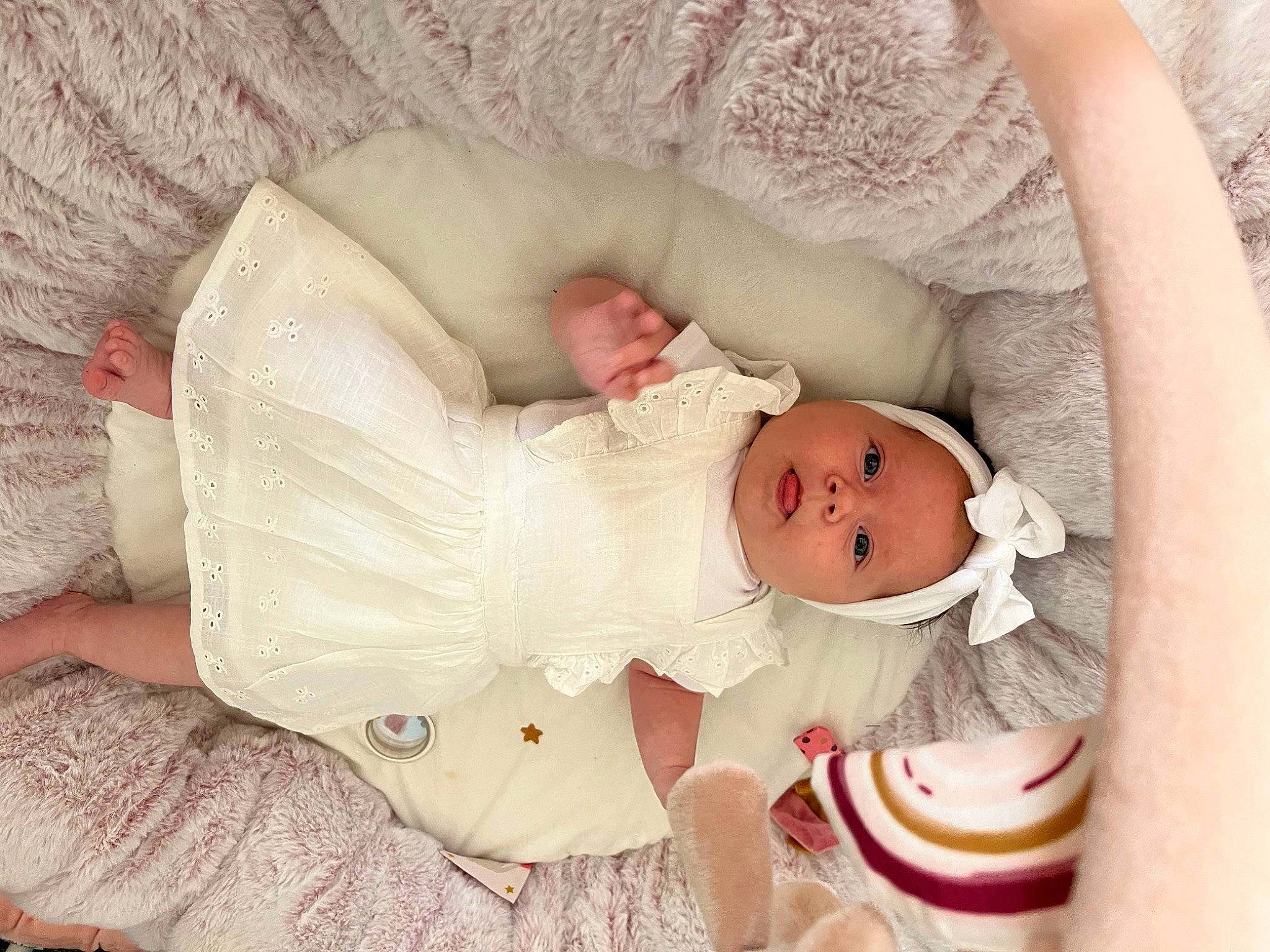 Mylana participe au concours pour gagner de l'argent avec cette photo : arm, baby, baby_products, baby_sleeping, baby_toddler_clothing, child, comfort, eye, hand, hat, head, headgear, human_body, linens, person, room, skin, sleeve, textile, toddler
