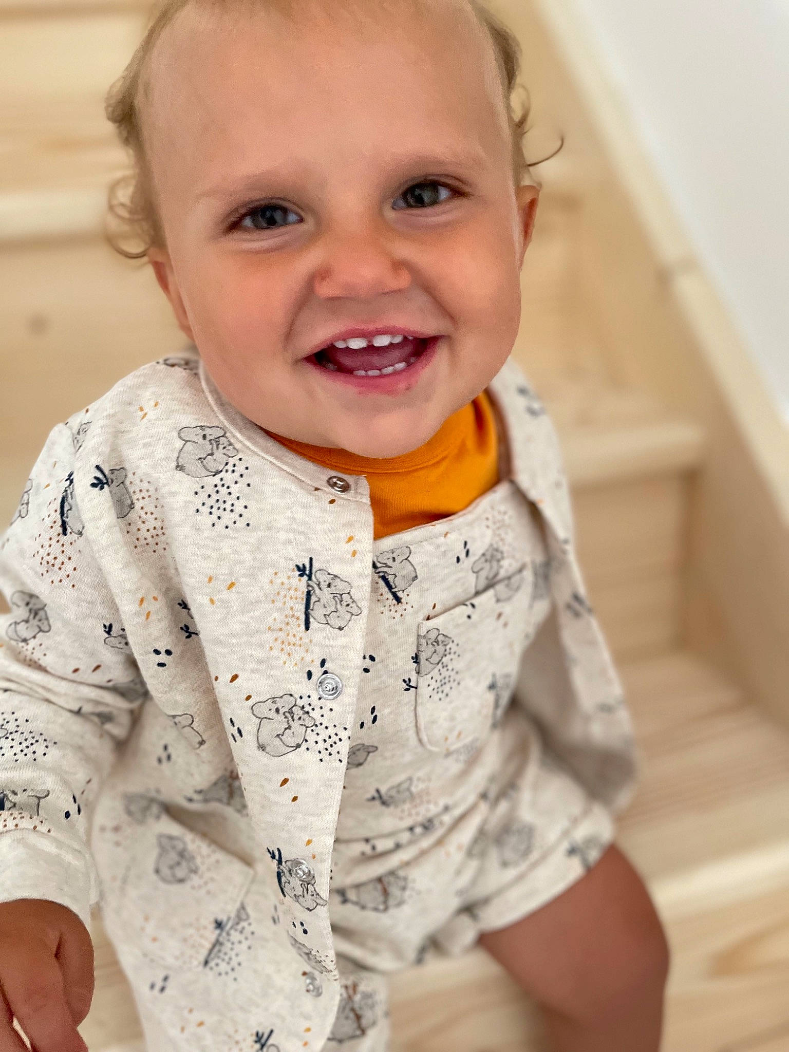Elysio a rejoint le concours — aidez-le/la à gagner de superbes lots ! arm, baby, baby_toddler_clothing, cheek, chin, collar, dress_shirt, eye, face, facial_expression, happy, joy, lip, mouth, neck, nose, outerwear, person, skin, sleeve