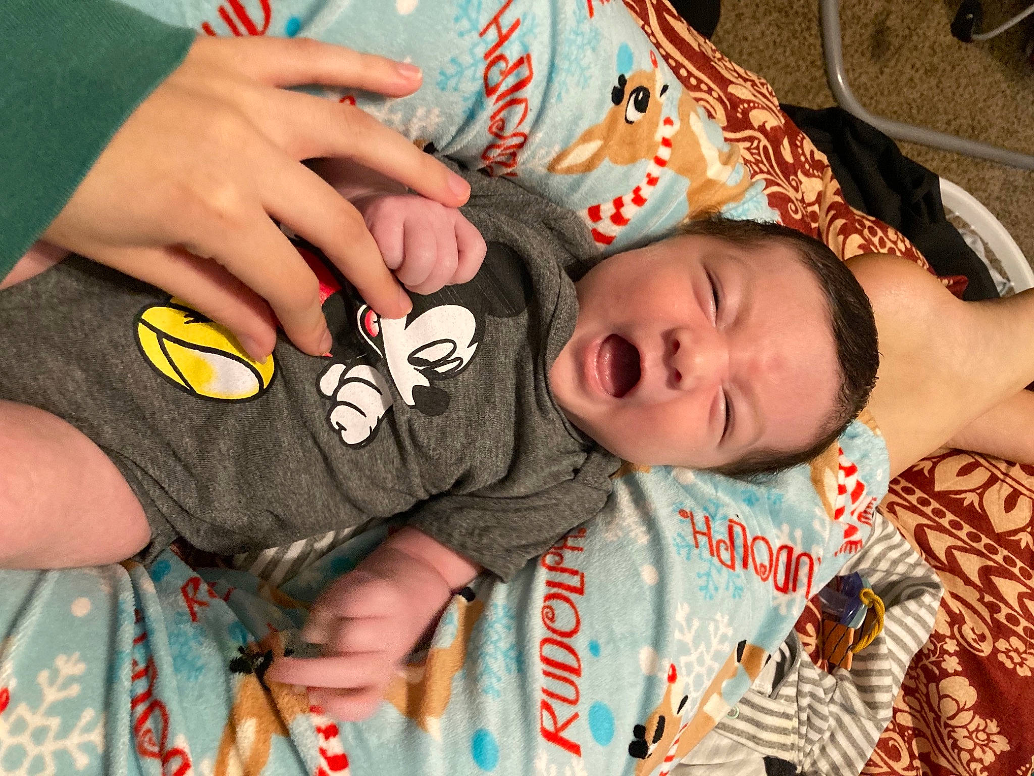 Yaél is registered to the contest to win money with this photo: arm, baby, cheek, eyelash, facial_expression, finger, gesture, hair, hairstyle, hand, happy, head, human_body, mammal, mouth, nose, person, product, skin, sleeve