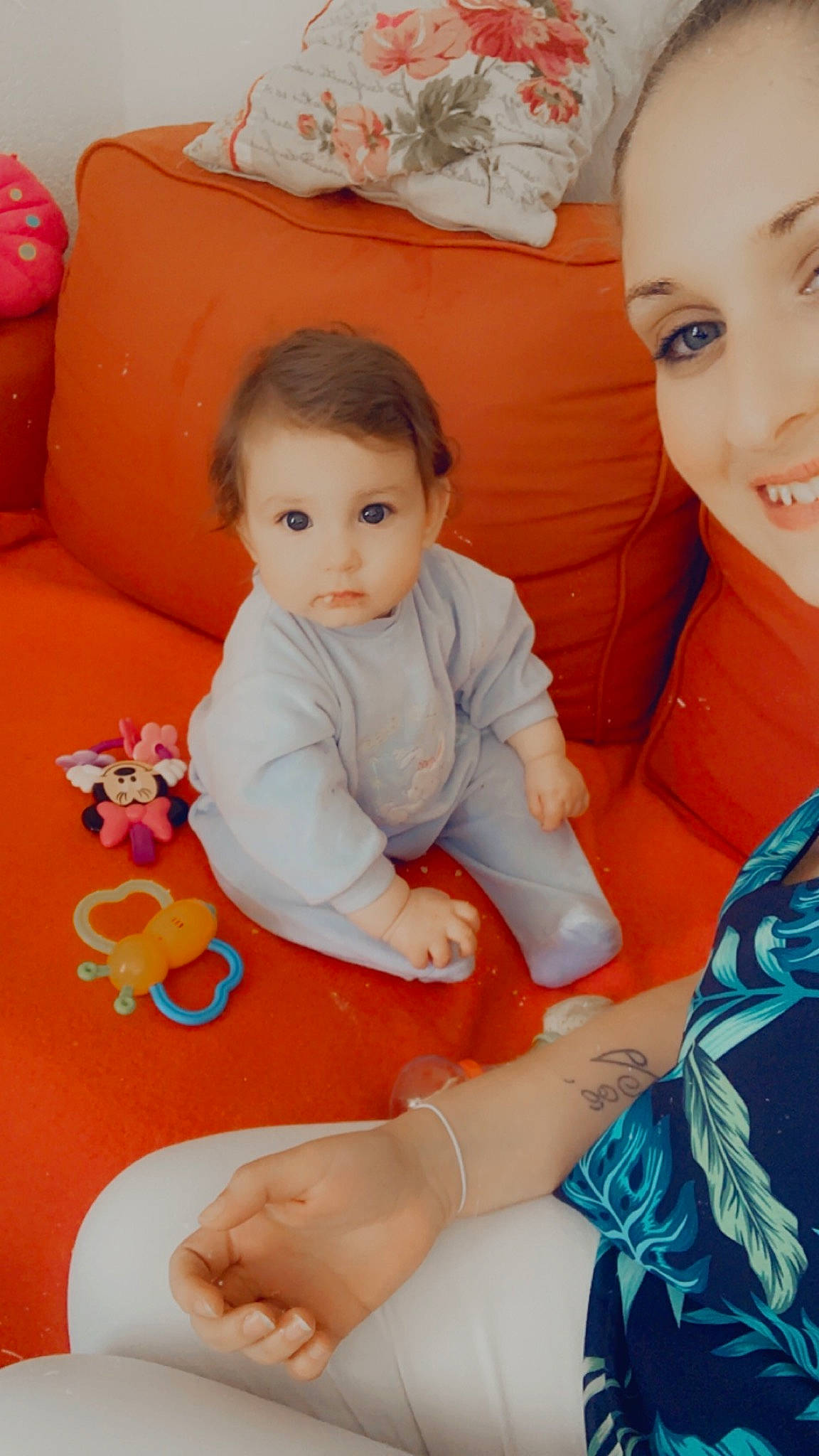 Elvyra participe au concours pour gagner de l'argent avec cette photo : arm, baby, baby_toddler_clothing, cheek, comfort, eye, finger, flooring, fun, gesture, happy, head, joint, joy, person, pink, product, skin, sleeve, smile