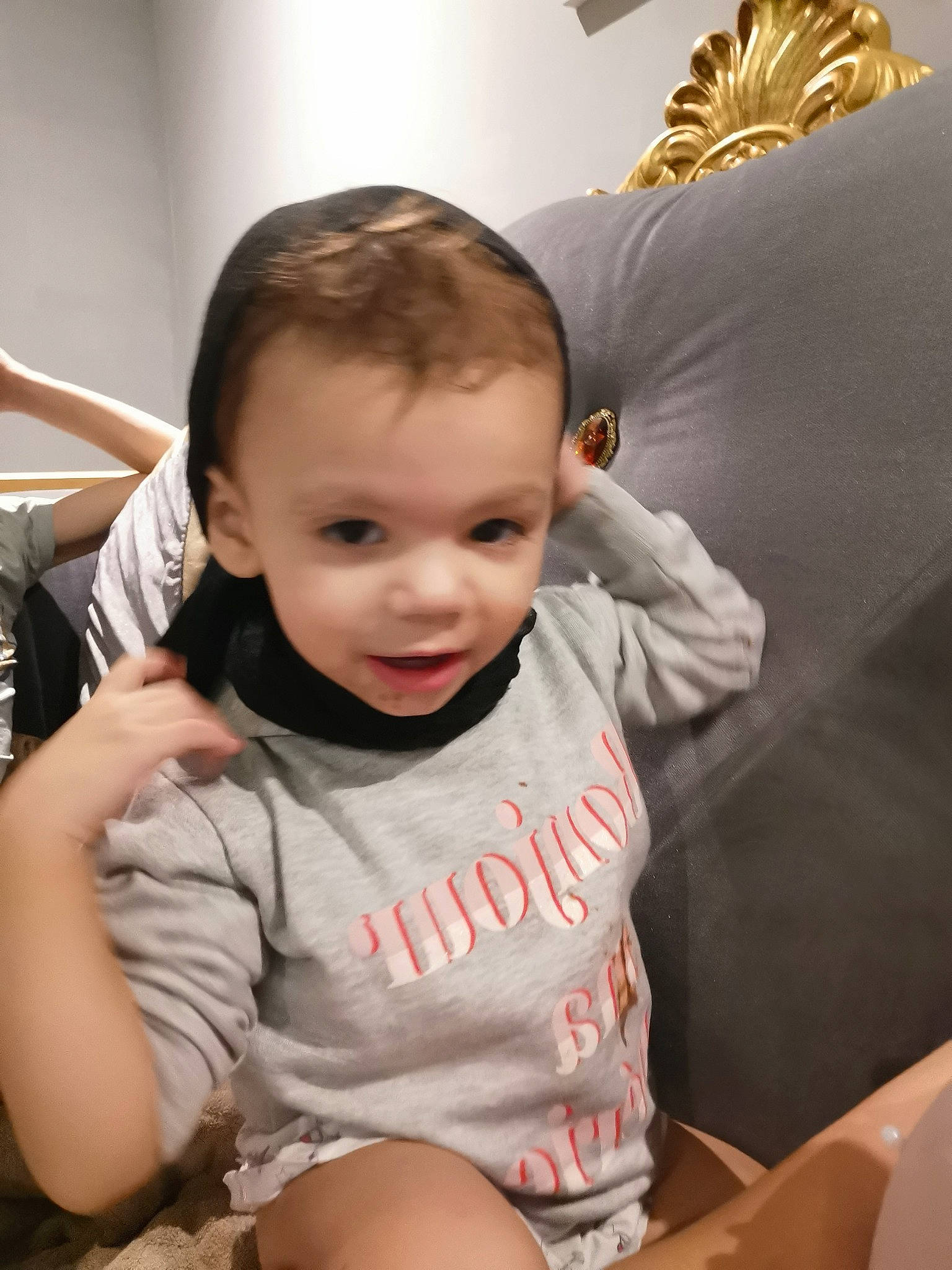 Leanna participe au concours pour gagner de l'argent avec cette photo : arm, comfort, facial_expression, gesture, hairstyle, human_body, iris, joint, leg, mammal, mouth, muscle, neck, organ, person, product, shoulder, skin, sleeve, smile