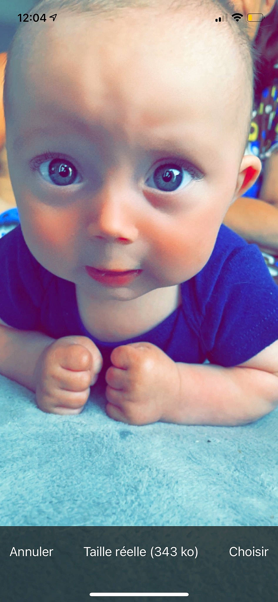 Malone a rejoint le concours — aidez-le/la à gagner de superbes lots ! arm, azure, baby, baby_toddler_clothing, blue, cheek, chin, eyelash, facial_expression, finger, gesture, happy, iris, lip, mammal, mouth, nose, person, skin, smile