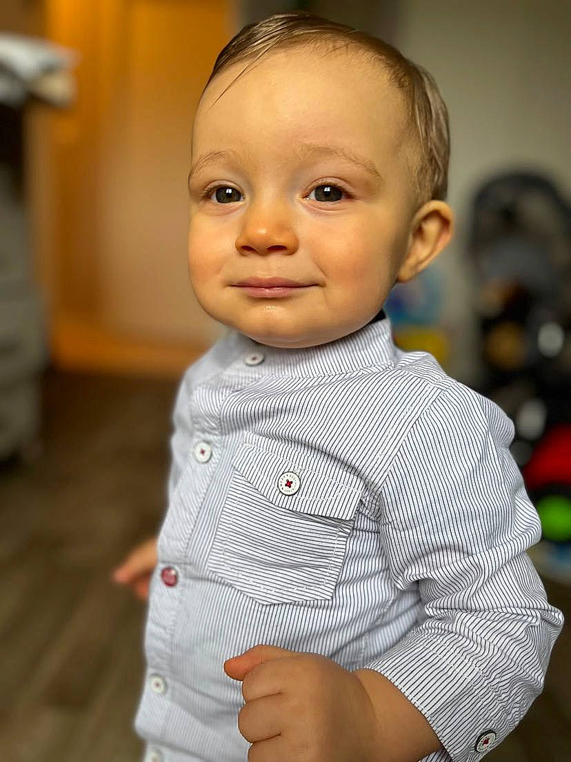 Malone participe au concours pour gagner de l'argent avec cette photo : baby, baby_toddler_clothing, cheek, child, collar, dress_shirt, face, flash_photography, flooring, fun, gesture, happy, head, iris, joy, lip, nose, person, skin, sleeve