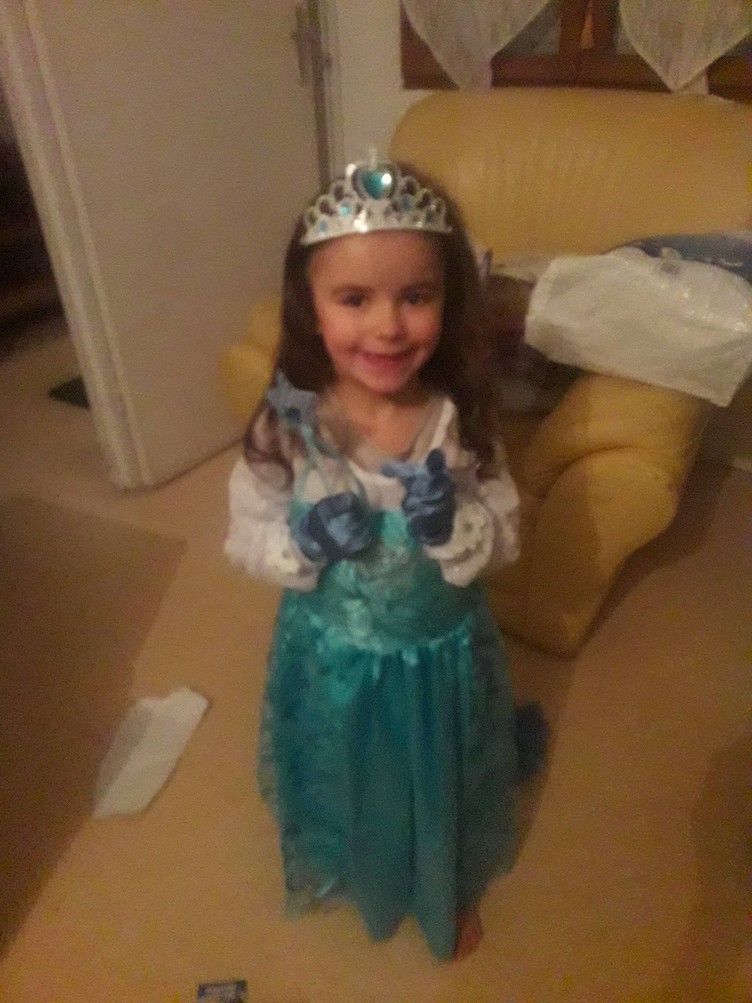 Iliana participe au concours pour gagner de l'argent avec cette photo : child, clothing, costume, dress, hair_accessory, headgear, headpiece, headwear, joy, person, toddler