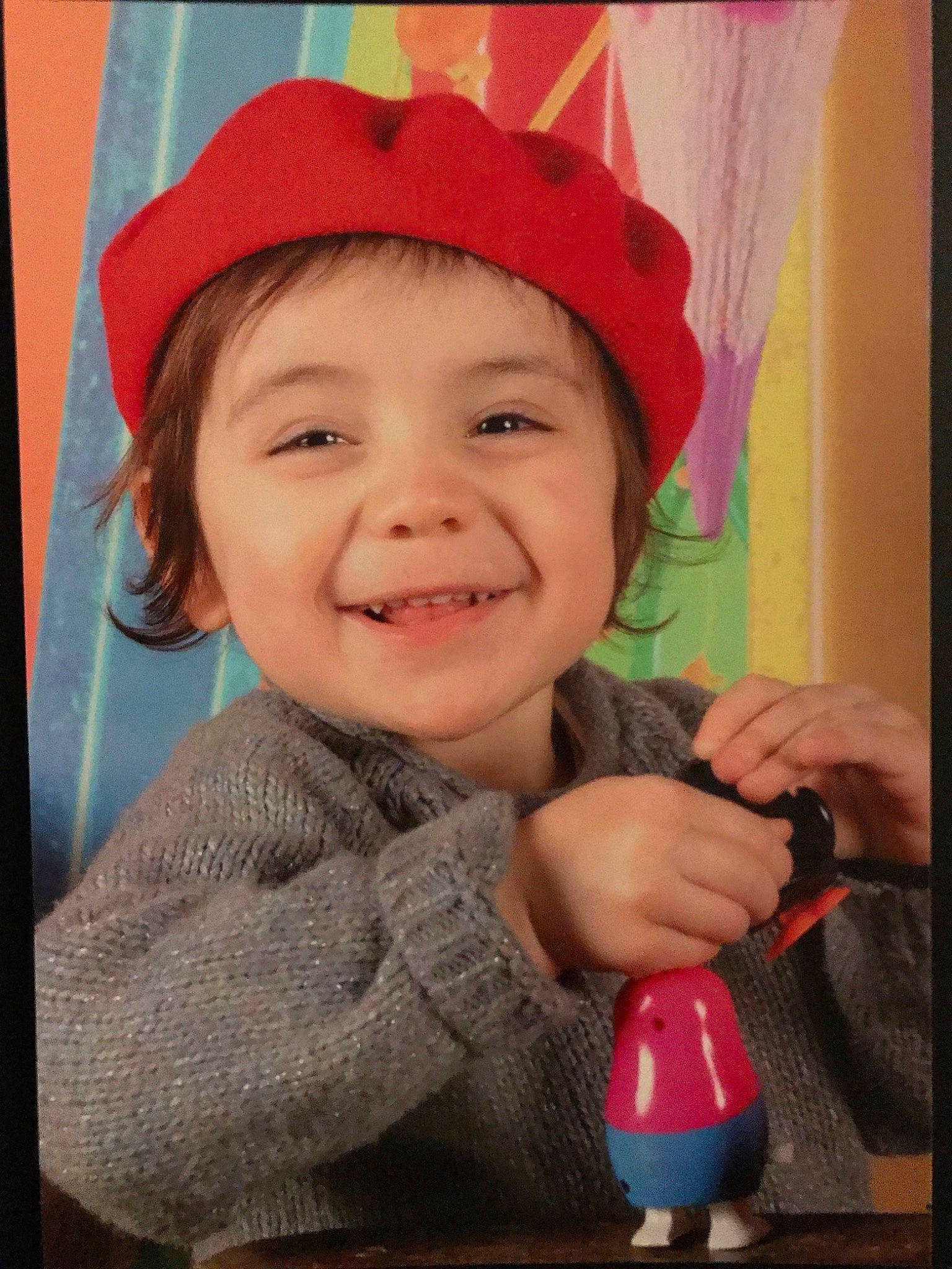 Charlie participe au concours pour gagner de l'argent avec cette photo : baby, cheek, child, facial_expression, happy, hat, headgear, joy, laugh, party_hat, person, pink, play, skin, smile, toddler