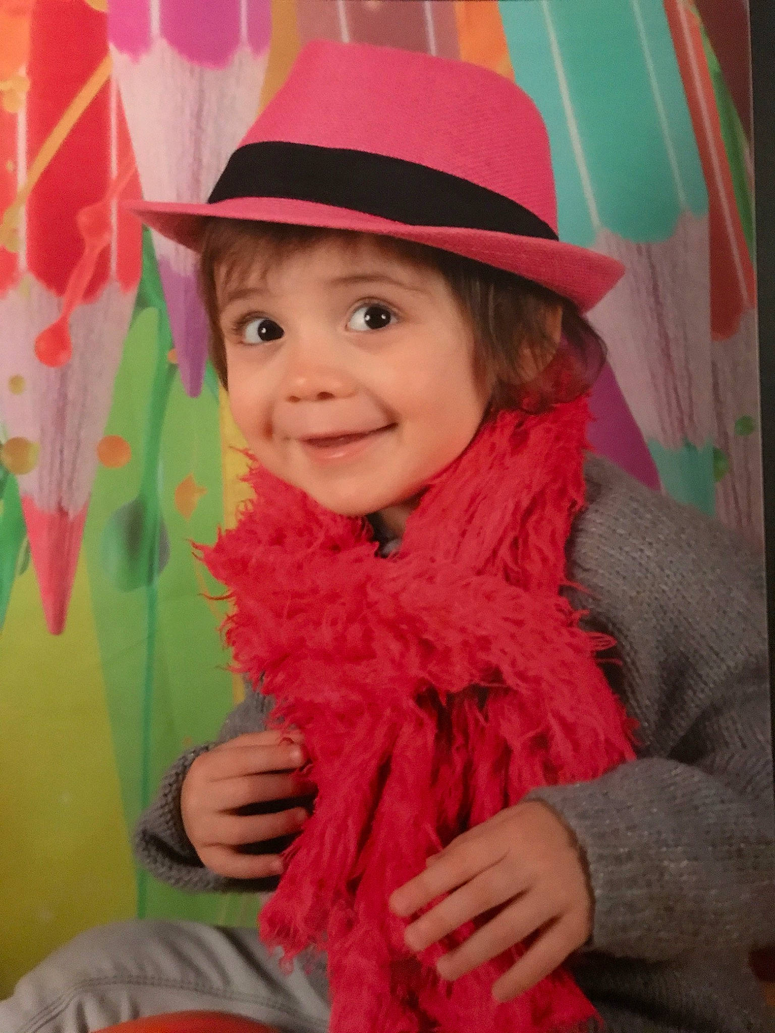 Charlie participe au concours pour gagner de l'argent avec cette photo : child, child_model, clothing, costume, costume_accessory, costume_hat, fashion_accessory, hat, headgear, headwear, joy, magenta, person, pink, sun_hat, toddler