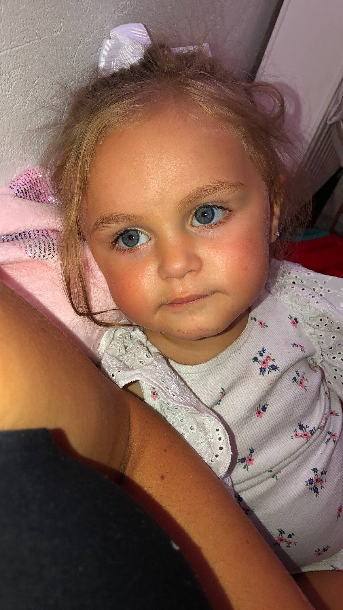 Giuliana a rejoint le concours — aidez-le/la à gagner de superbes lots ! cheek, chin, eye, eyebrow, eyelash, facial_expression, hair, hairstyle, happy, head, human_body, iris, lip, mouth, neck, nose, organ, person, pink, skin