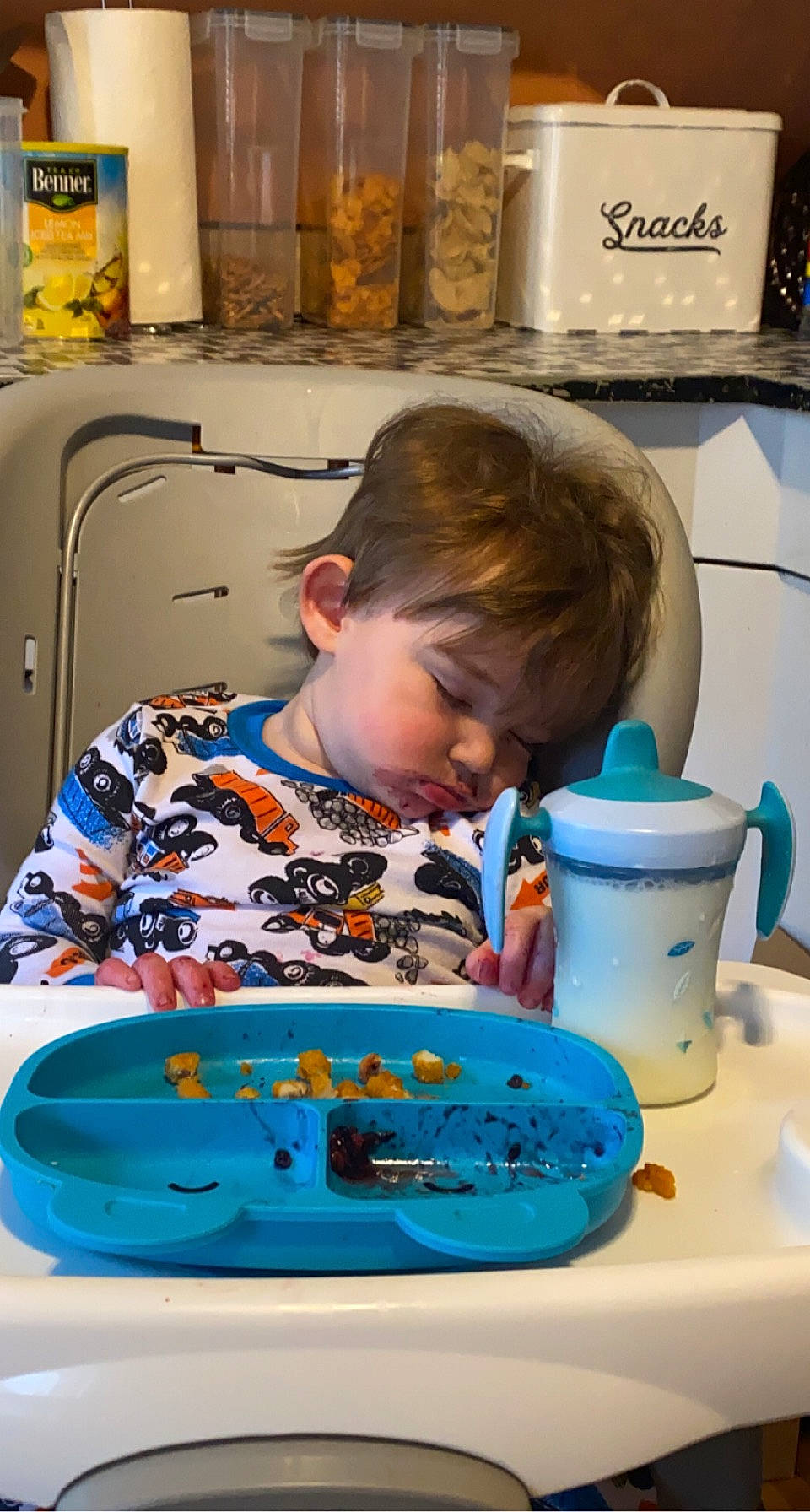 Alaric is registered to the contest to win money with this photo: blue, child, comfort_food, cooking, dishware, drinkware, electric_blue, gas, home_appliance, kitchen, kitchen_appliance, person, plastic, play, recreation, room, serveware, table, tableware, toddler