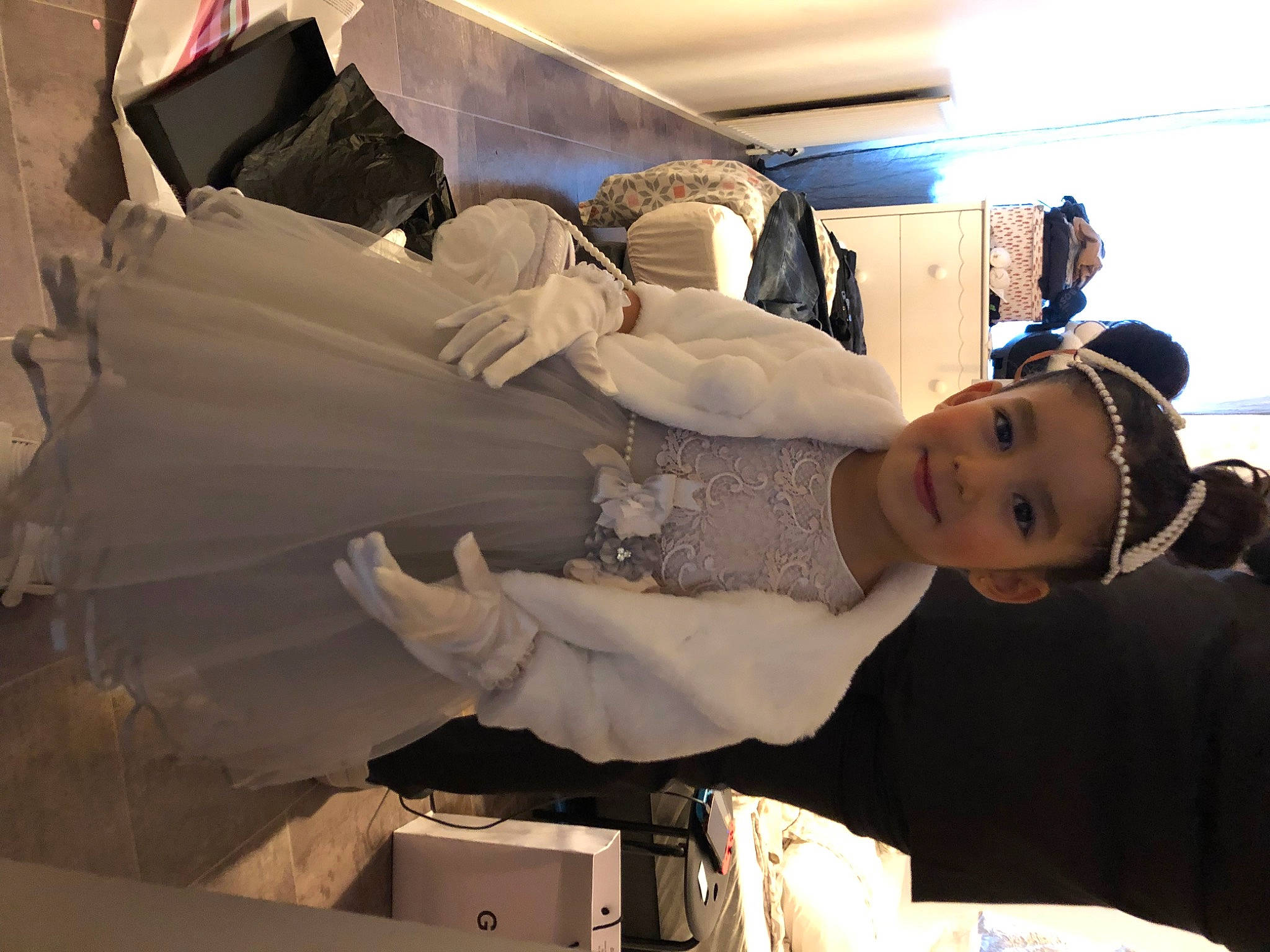 Lélia a rejoint le concours — aidez-le/la à gagner de superbes lots ! art, automotive_design, comfort, eyewear, fashion_design, fun, hat, headwear, joy, luxury_vehicle, person, personal_protective_equipment, room, toddler