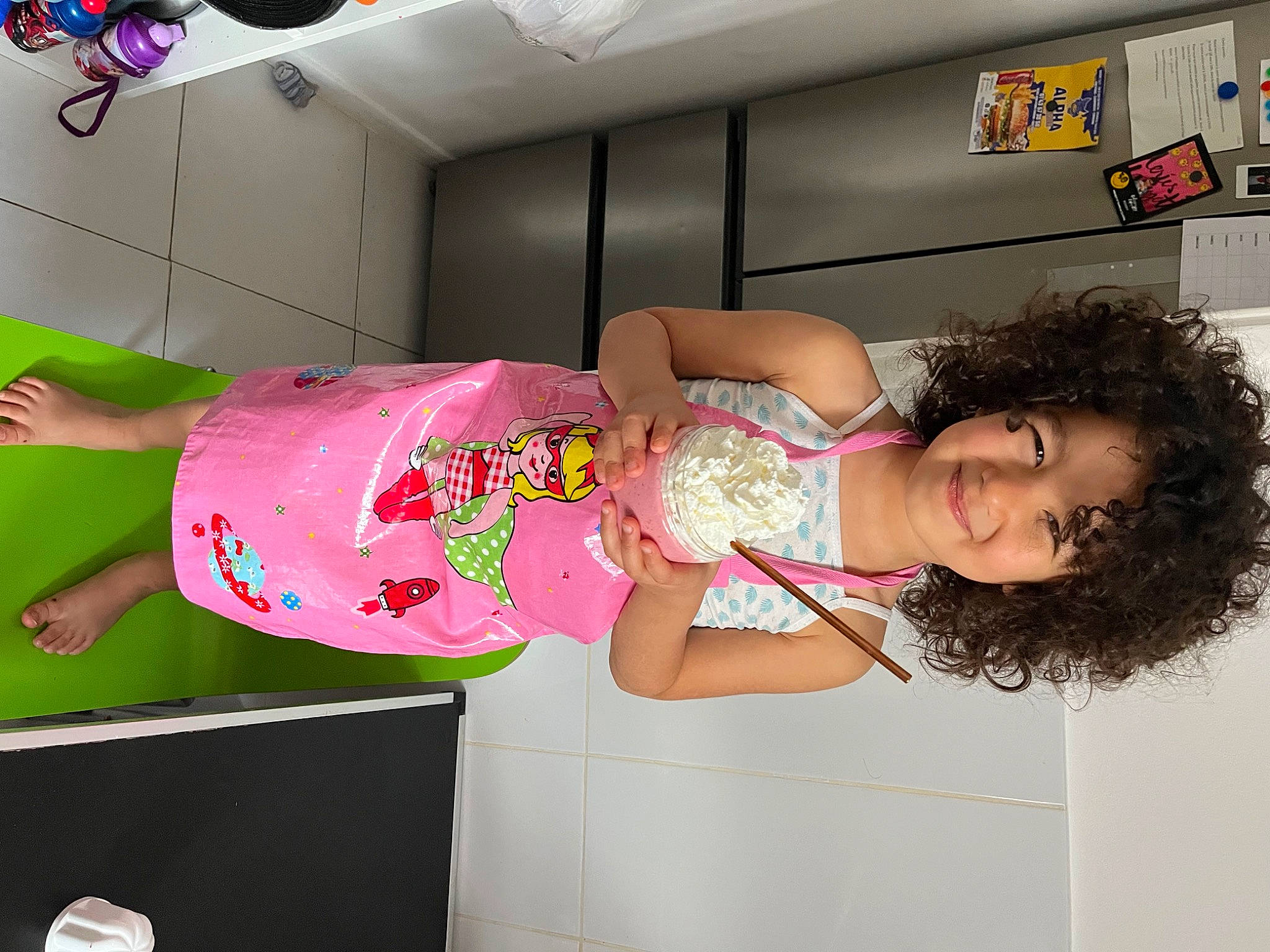 Lélia a rejoint le concours — aidez-le/la à gagner de superbes lots ! baby_toddler_clothing, child, fun, happy, human_leg, joy, magenta, person, pink, room, sandal, smile, thigh, tire, toddler