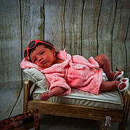 Soline a rejoint le concours — aidez-le/la à gagner de superbes lots ! baby, infant, pink_robe, sunglasses, wooden_bed, pillow, feet, hand, face, wooden_floor, wooden_wall, blanket, sleepwear, indoors, portrait, cute, relaxing, small_bed, fashion, cozy