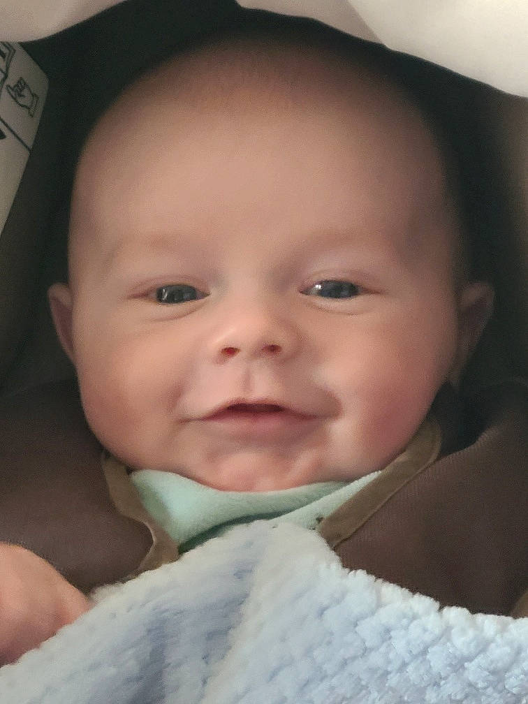 Damien participe au concours pour gagner de l'argent avec cette photo : baby, baby_toddler_clothing, cheek, child, chin, close_up, collar, comfort, eyebrow, eyelash, facial_expression, happy, iris, lip, nose, person, skin, sleeve, smile, textile