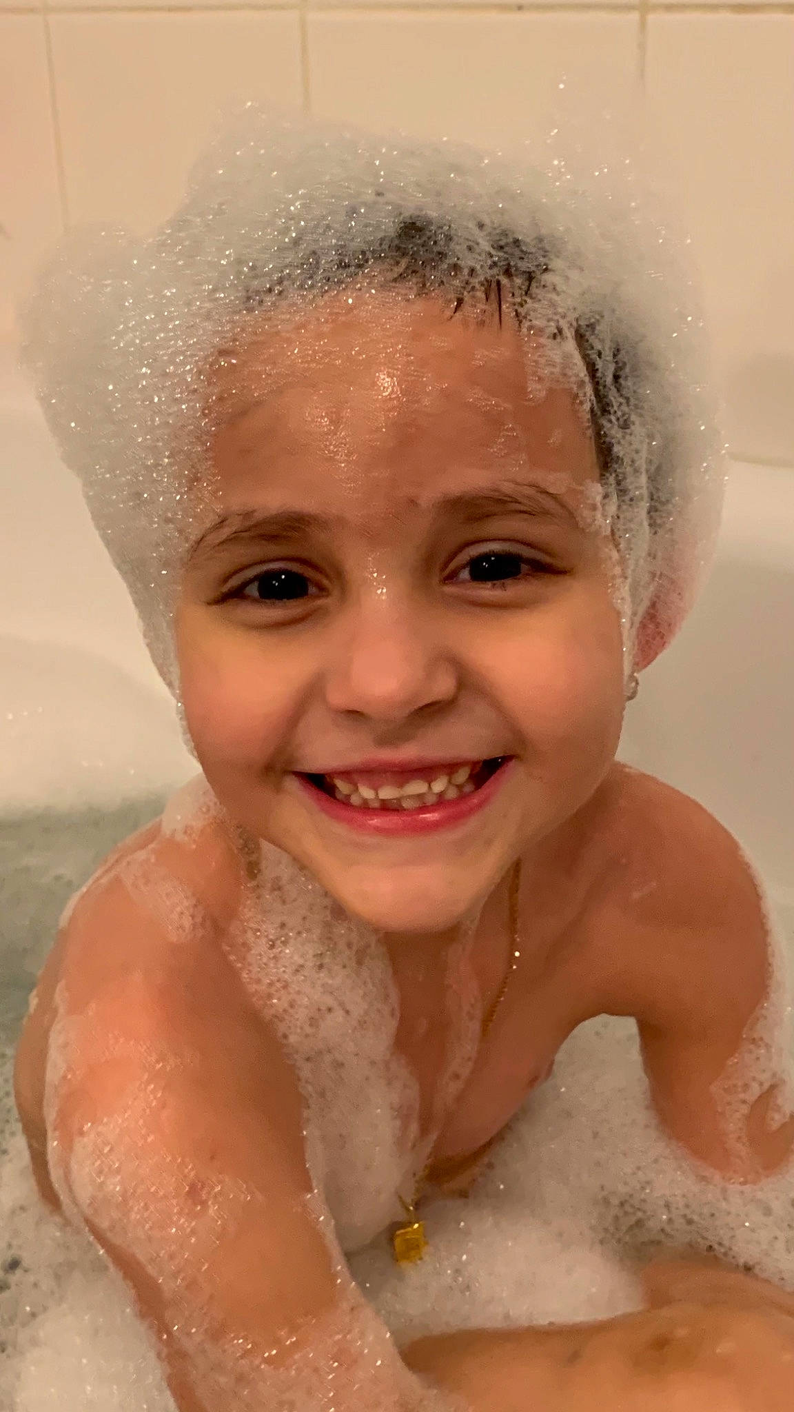 Ayleen participe au concours pour gagner de l'argent avec cette photo : cheek, chin, eye, eyebrow, face, facial_expression, hair, hairstyle, happy, head, iris, jaw, joy, lip, mouth, nose, organ, person, skin, smile