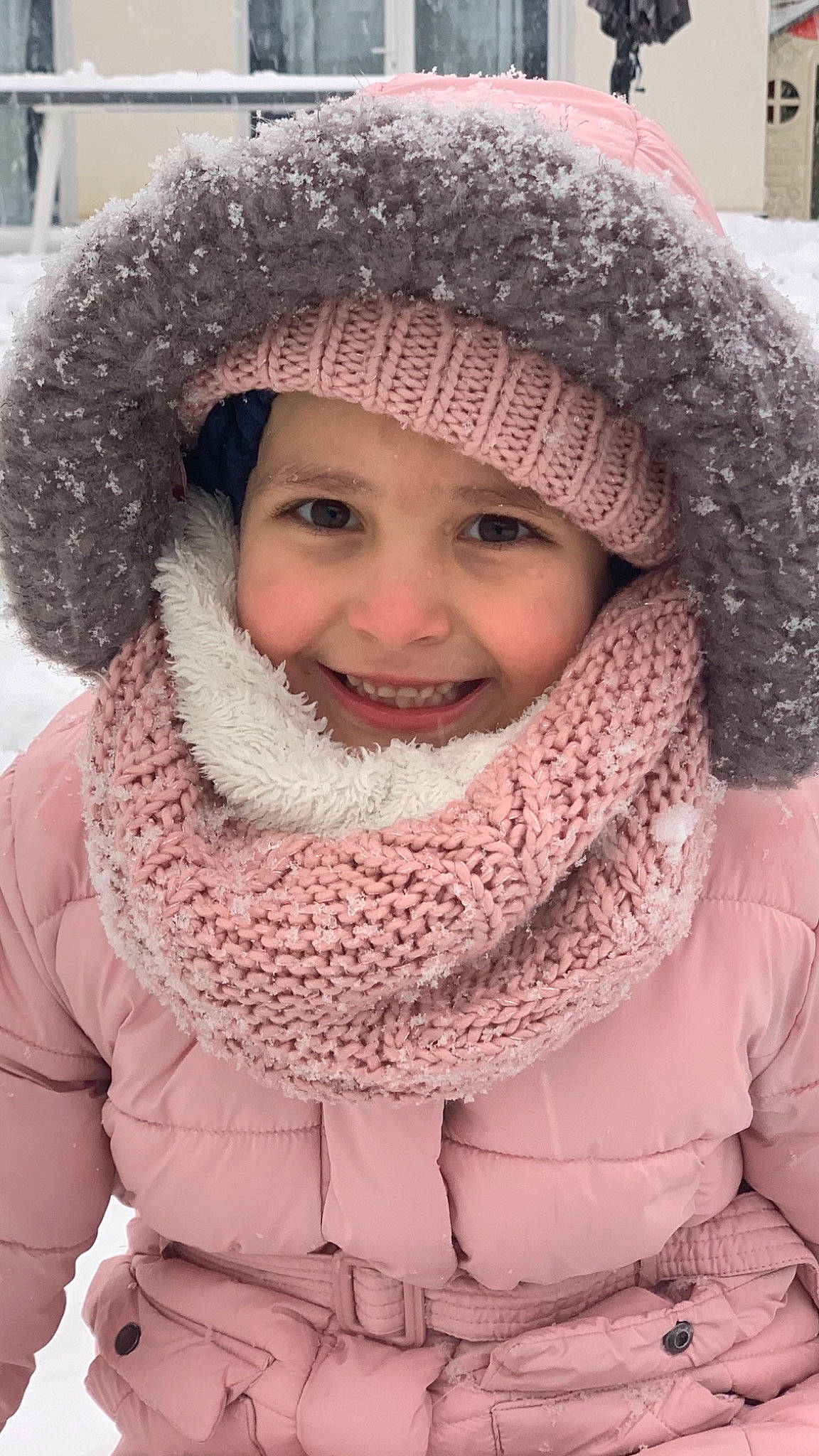 Ayleen a rejoint le concours — aidez-le/la à gagner de superbes lots ! cheek, clothing, eye, facial_expression, freezing, happy, head, headgear, headwear, human_body, joy, lip, nose, organ, outerwear, person, photograph, pink, skin, smile