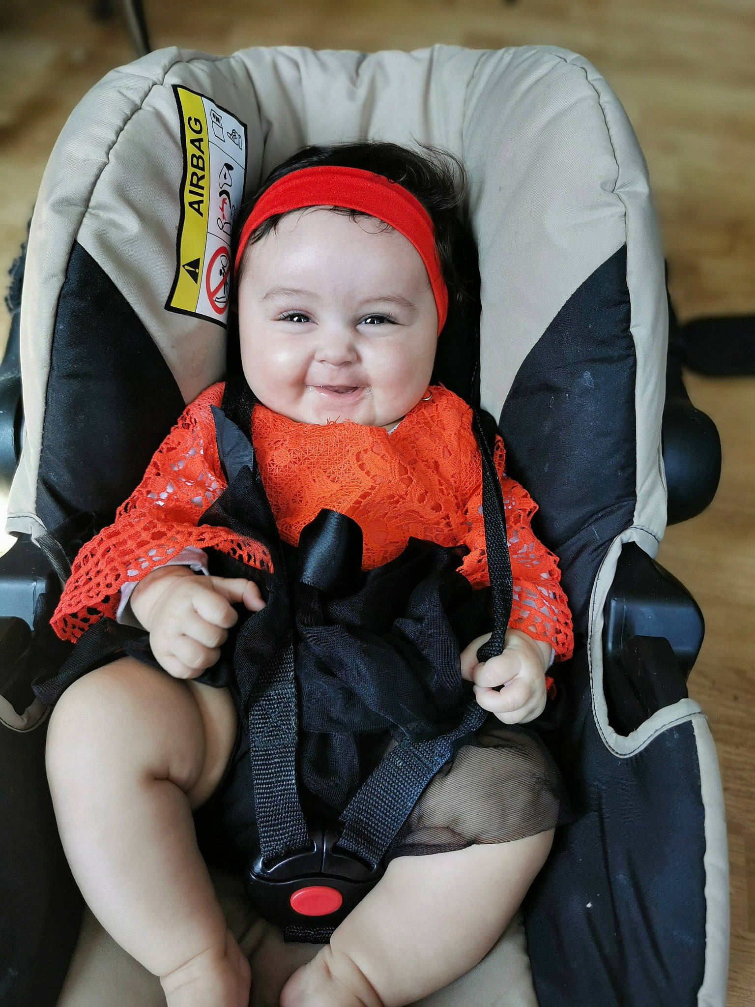 Maëllyne participe au concours pour gagner de l'argent avec cette photo : baby, baby_carriage, baby_carrier, baby_in_car_seat, baby_products, car_seat, child, headwear, person, product, toddler