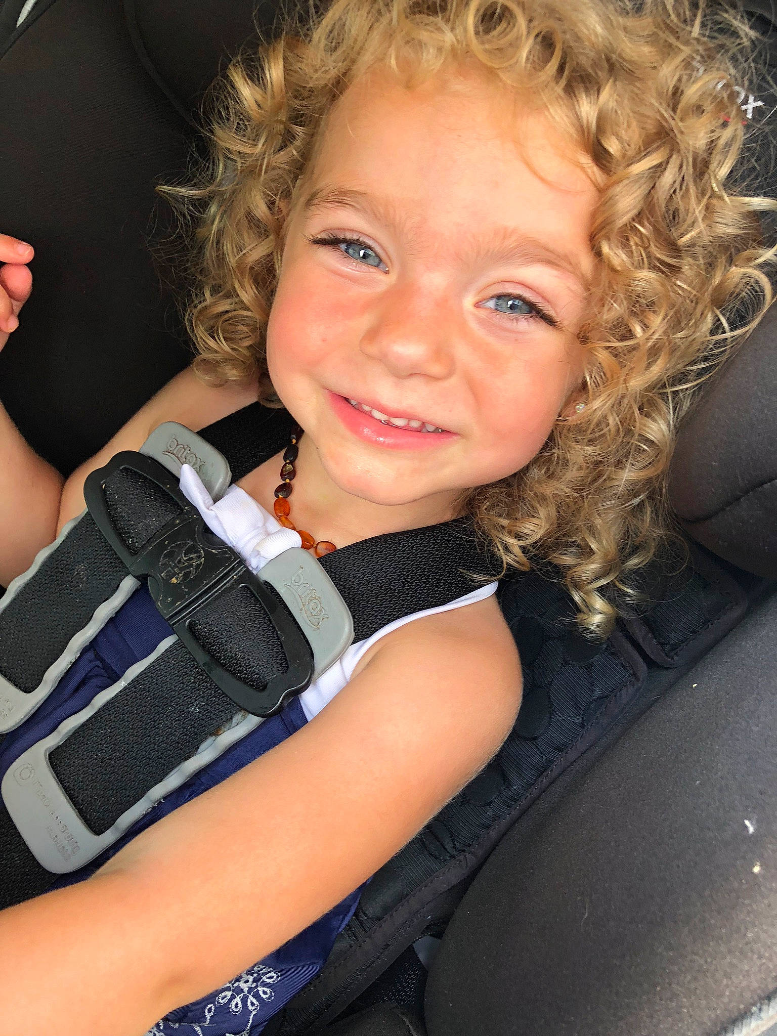 Calina is registered to the contest to win money with this photo: arm, blond, brown_hair, child, child_model, chin, face, facial_expression, finger, fun, hair, hairstyle, joy, long_hair, person, smile, toddler