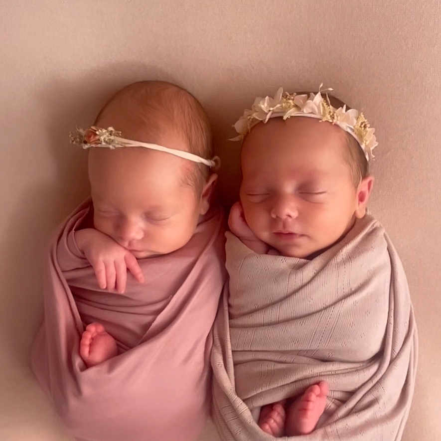 Evy Lylou participe au concours pour gagner de l'argent avec cette photo : accessories, baby, blanket, bodypart, bonnet, clothing, face, finger, hand, happy, hat, head, headband, jewelry, newborn, person, photography, portrait, sleeping, smile