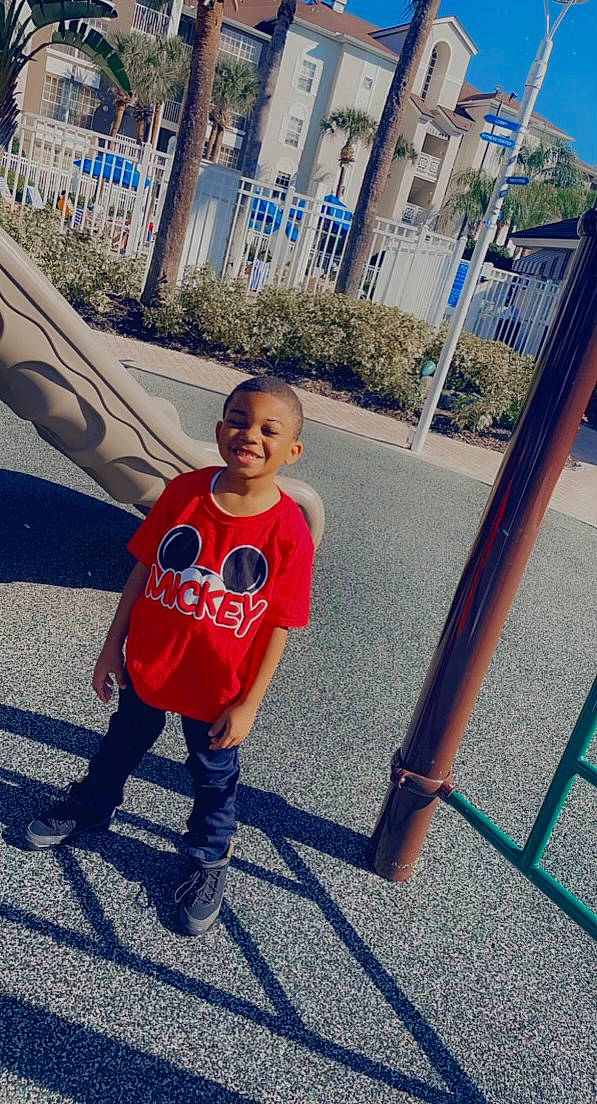 Brent joined the competition — help win amazing prizes! blue, city, cool, denim, electric_blue, eyewear, fun, happy, joy, leaf, leisure, metal, pedestrian, person, plant, recreation, sidewalk, street_fashion, t_shirt, tints_and_shades