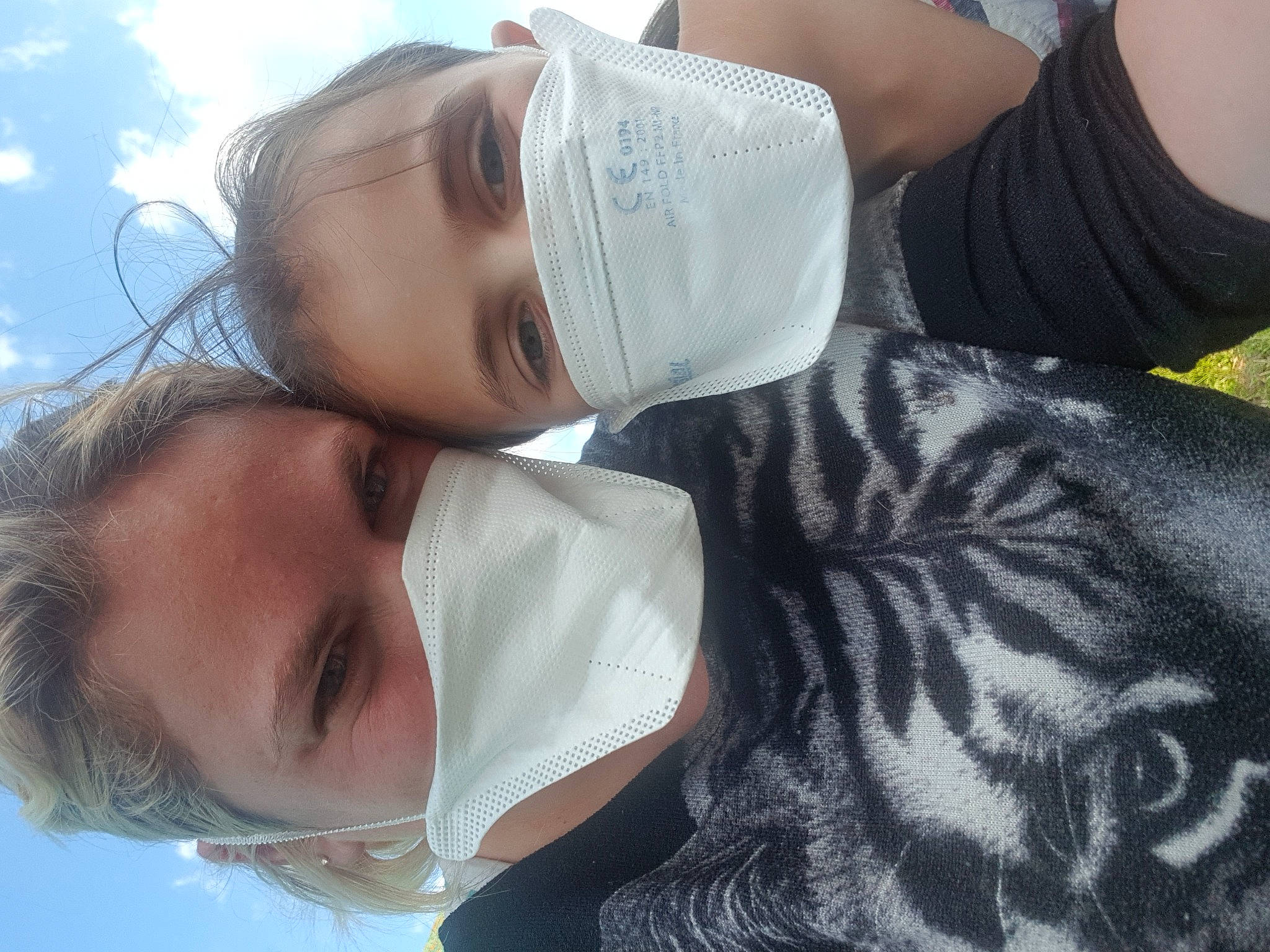 Maelys participe au concours pour gagner de l'argent avec cette photo : black_hair, neck, person