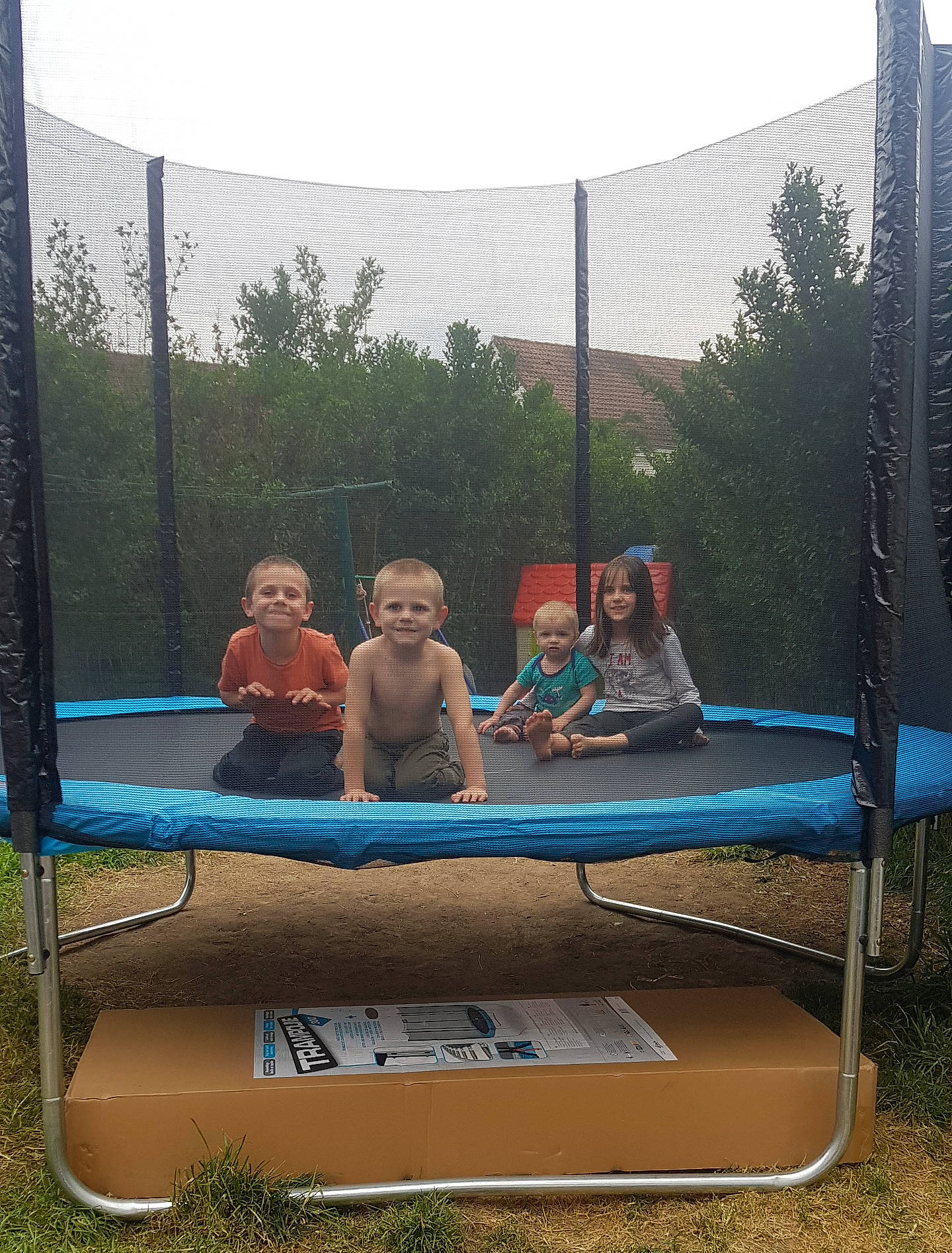Maelys a rejoint le concours — aidez-le/la à gagner de superbes lots ! fun, joy, leisure, person, shade, sports_equipment, trampoline, trampolining, trampolining_equipment_and_supplies