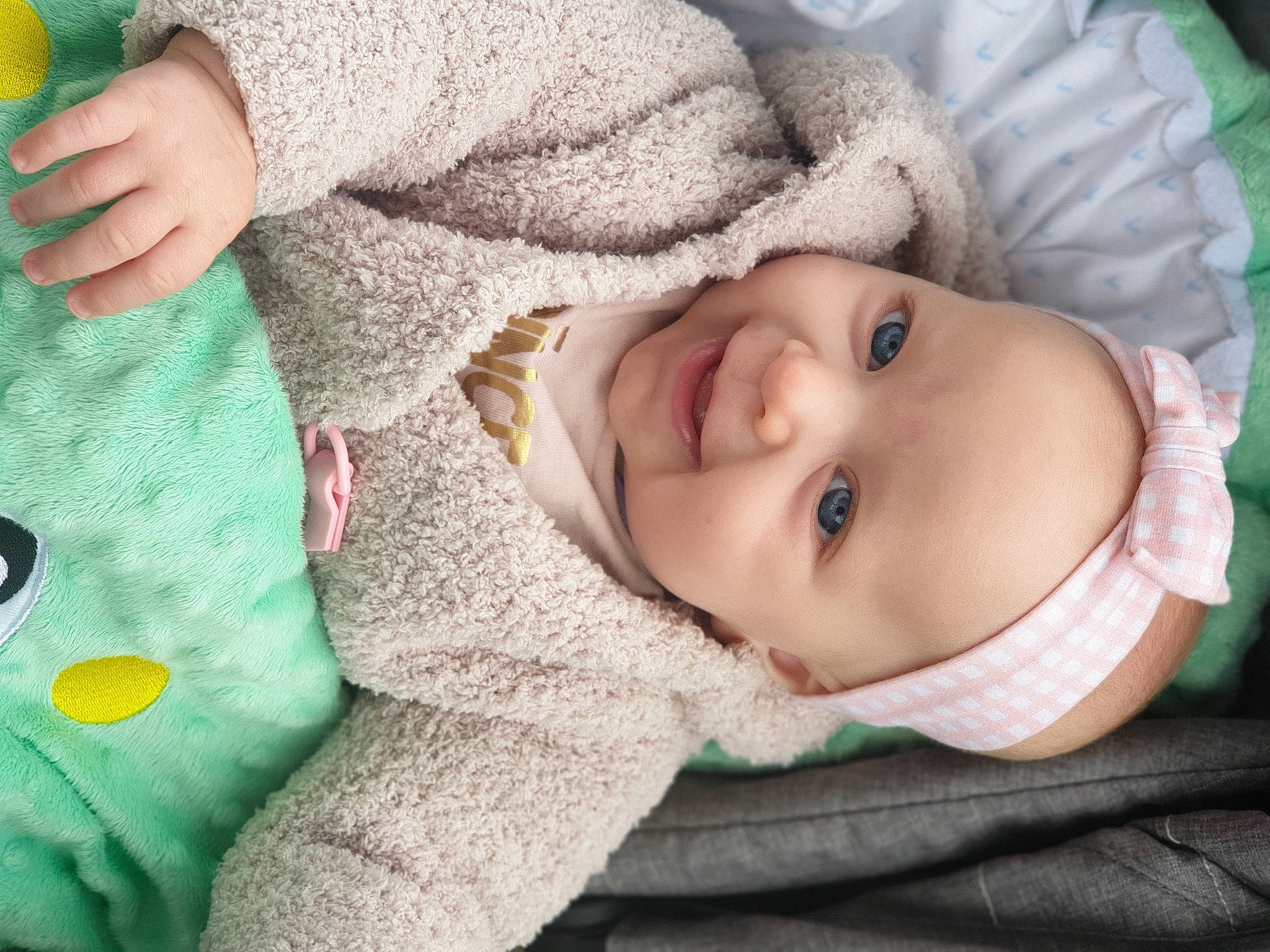 Célia a rejoint le concours — aidez-le/la à gagner de superbes lots ! baby, baby_products, baby_sleeping, bedtime, cheek, child, ear, eye, face, hand, head, headwear, joy, mouth, nose, person, portrait_photography, product, skin, smile