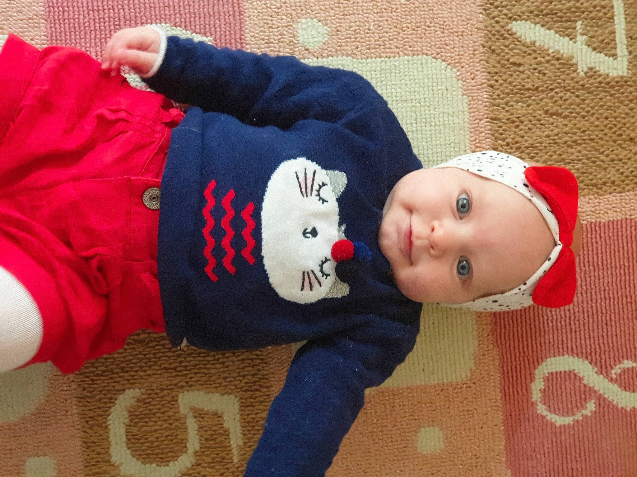 Célia a rejoint le concours — aidez-le/la à gagner de superbes lots ! baby, child, person, toddler