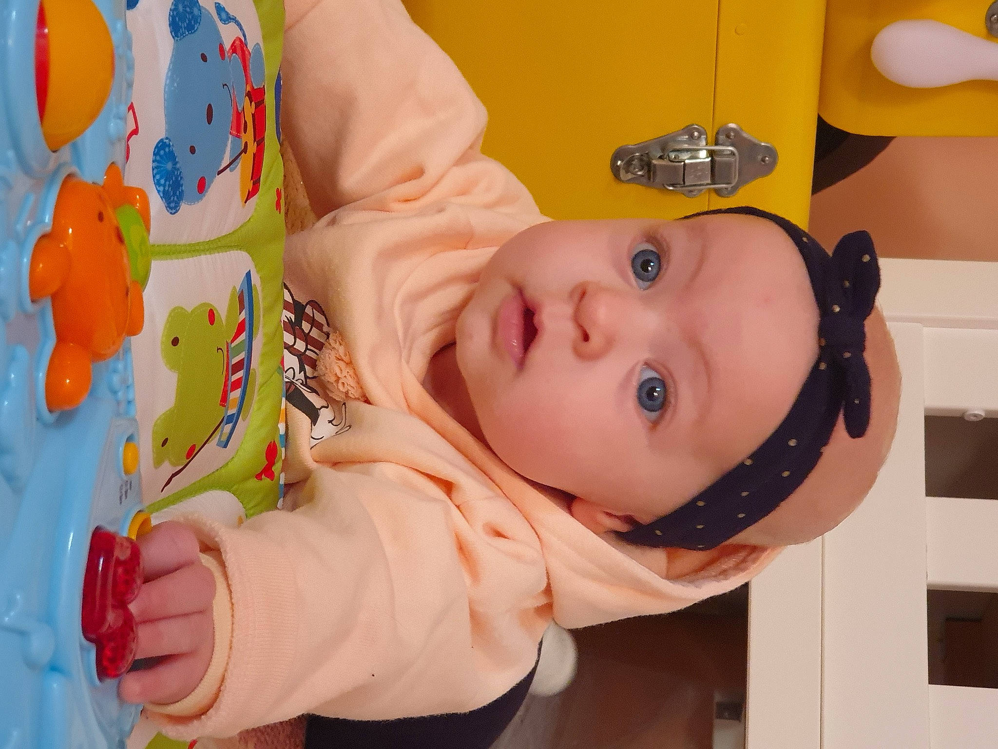 Célia a rejoint le concours — aidez-le/la à gagner de superbes lots ! baby, baby_products, cheek, child, headwear, person, product, room, skin, toddler