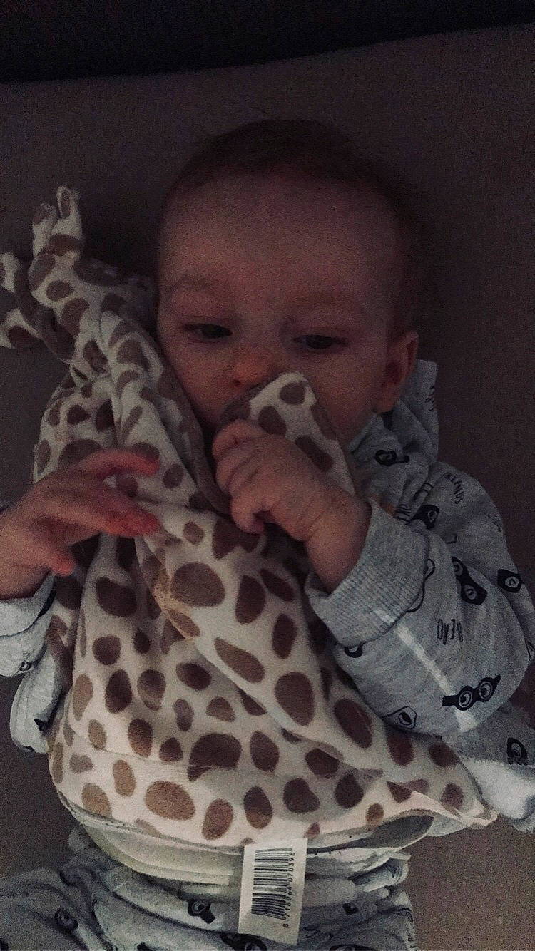 Tiago a rejoint le concours — aidez-le/la à gagner de superbes lots ! baby, child, finger, nose, pattern, person, toddler