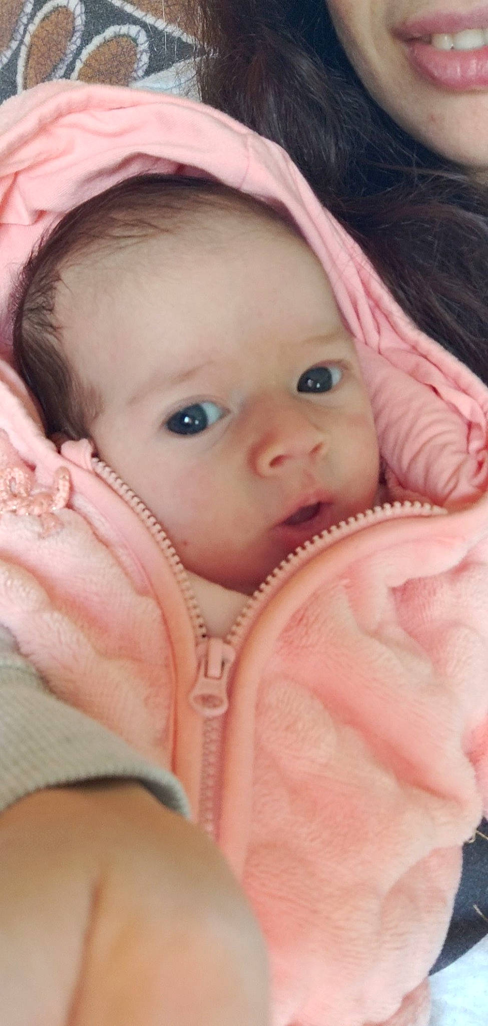 Elise a rejoint le concours — aidez-le/la à gagner de superbes lots ! baby, cheek, chin, ear, eyebrow, eyelash, face, facial_expression, forehead, gesture, happy, iris, lip, mammal, mouth, neck, nose, person, pink, product