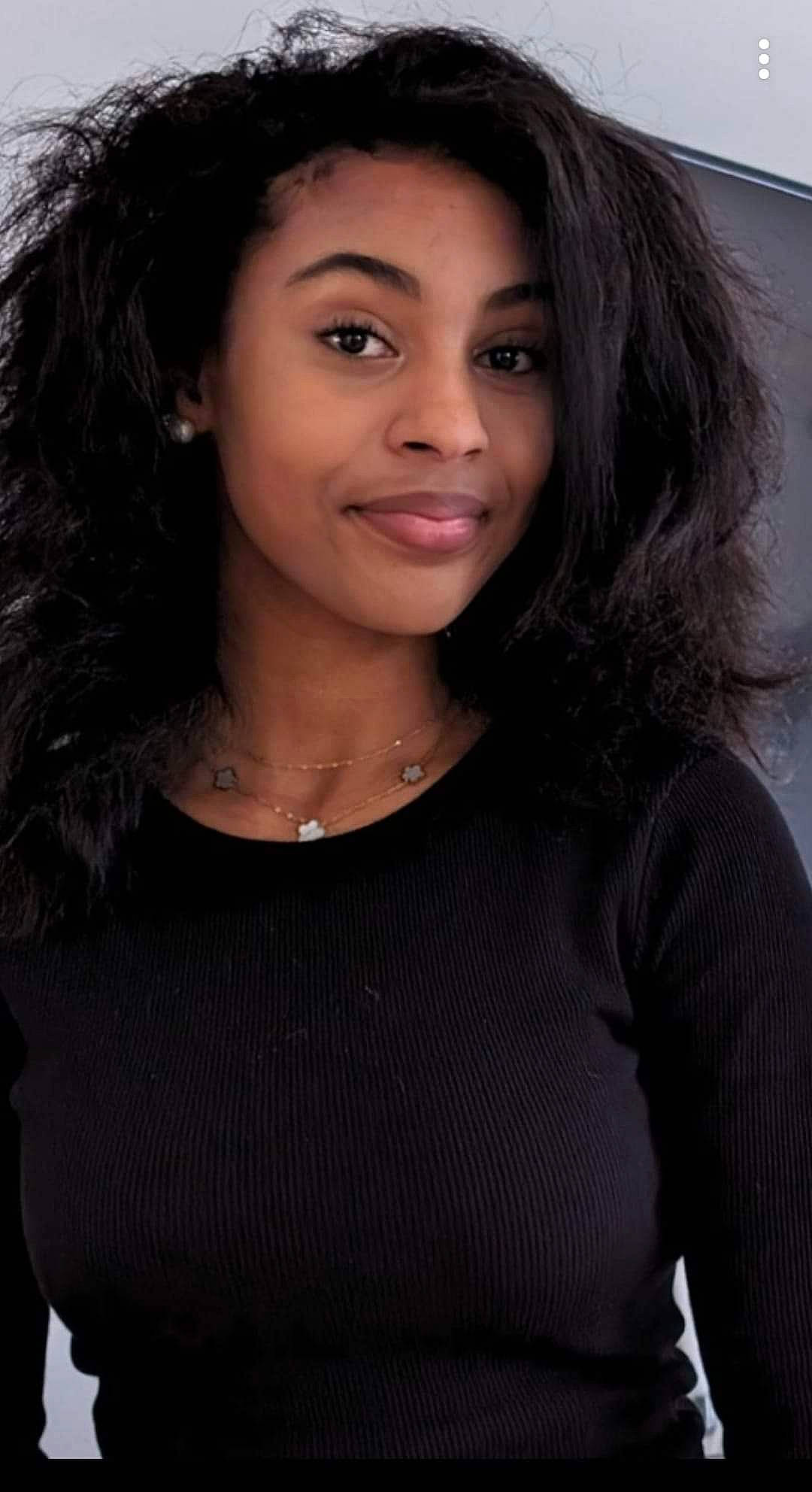 Naya participe au concours pour gagner de l'argent avec cette photo : black, black_hair, cheek, chin, eyebrow, eyelash, flash_photography, forehead, hair, iris, jaw, joy, layered_hair, lip, lipstick, makeover, person, shoulder, skin, sleeve