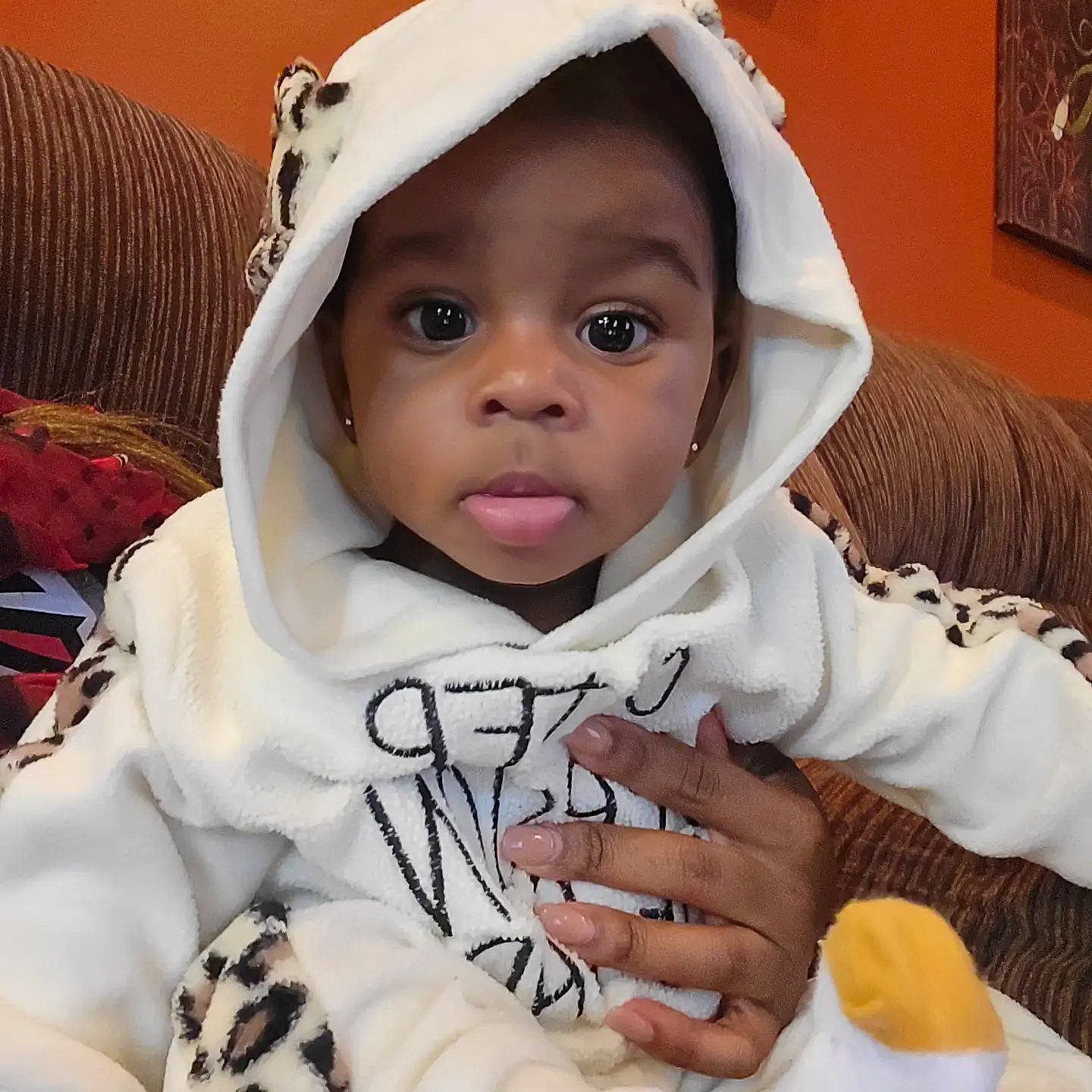 Araya is registered to the contest to win money with this photo: baby, baby_toddler_clothing, cheek, child, comfort, cool, eyelash, facial_expression, gesture, happy, human_body, lip, nose, person, picture_frame, selfie, skin, sleeve, smile, toddler