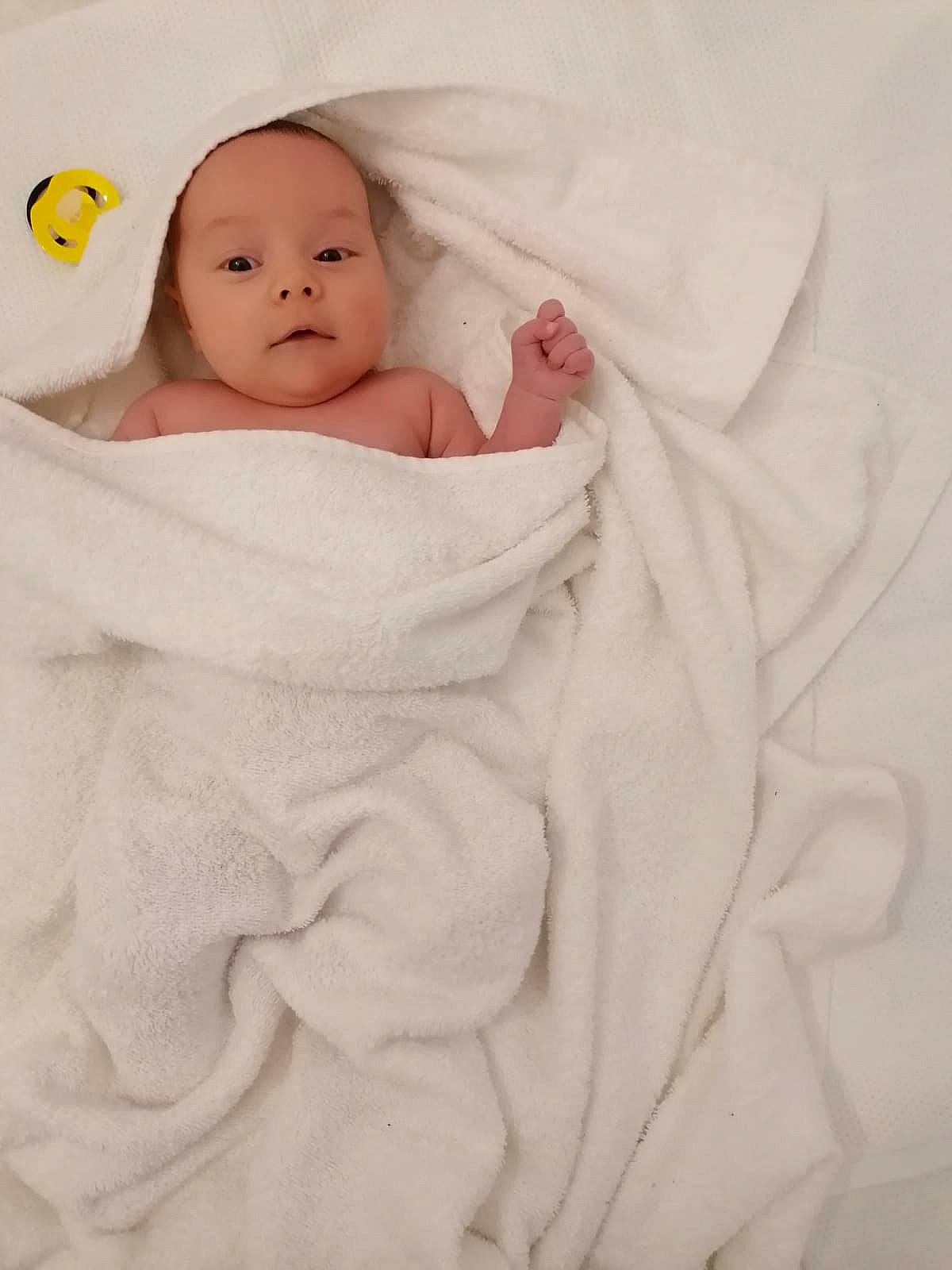 Nicoleta a rejoint le concours — aidez-le/la à gagner de superbes lots ! baby, baby_products, baby_sleeping, baby_toddler_clothing, bedding, bedtime, blanket, cheek, child, comfort, face, fur, happy, head, linens, person, photo_shoot, portrait_photography, sleeve, toddler