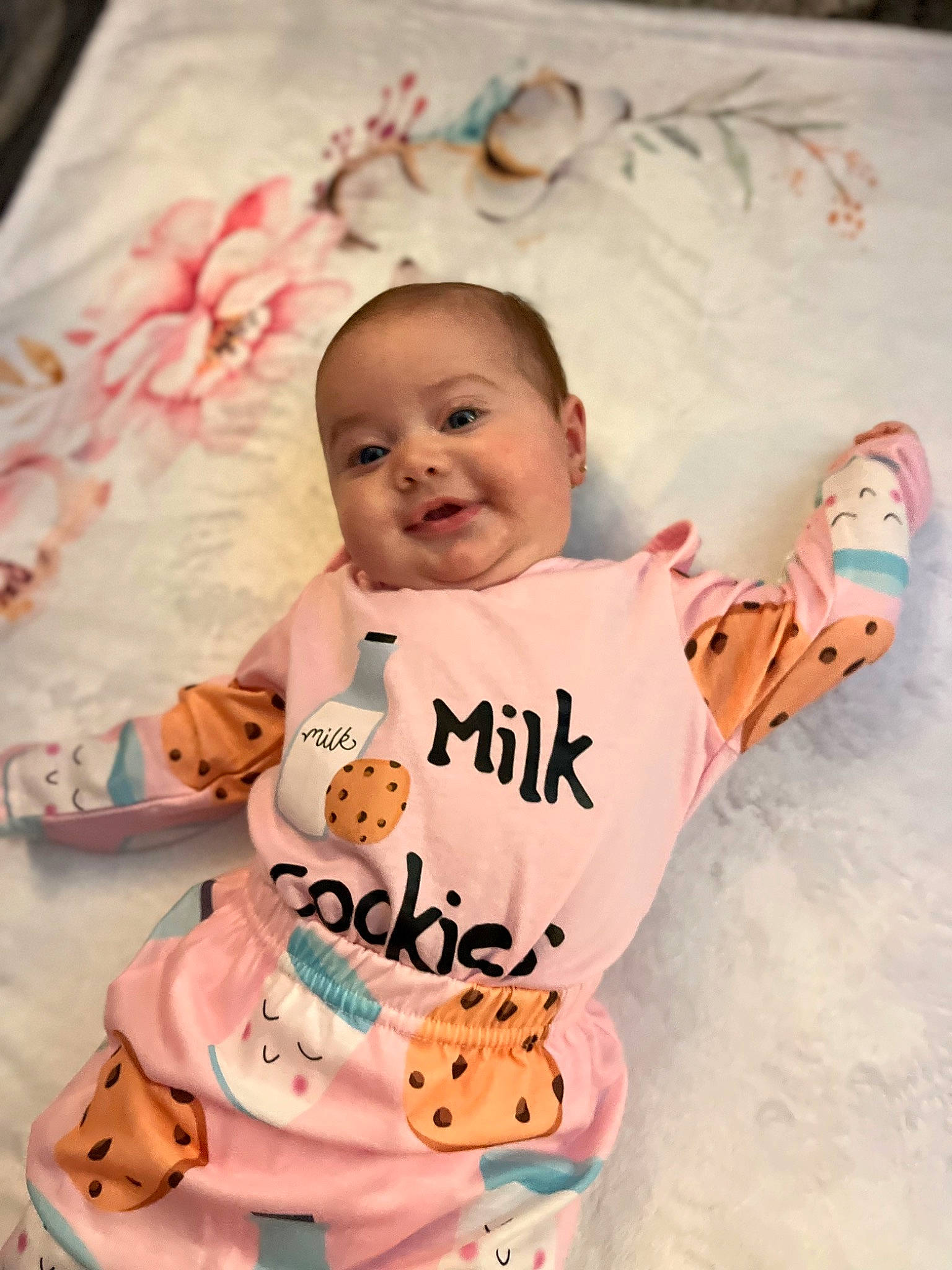 Giuliana is registered to the contest to win money with this photo: baby, baby_products, baby_toddler_clothing, bib, cheek, child, comfort, font, fun, happy, joy, linens, orange, peach, person, pink, play, sleeve, smile, sweetness