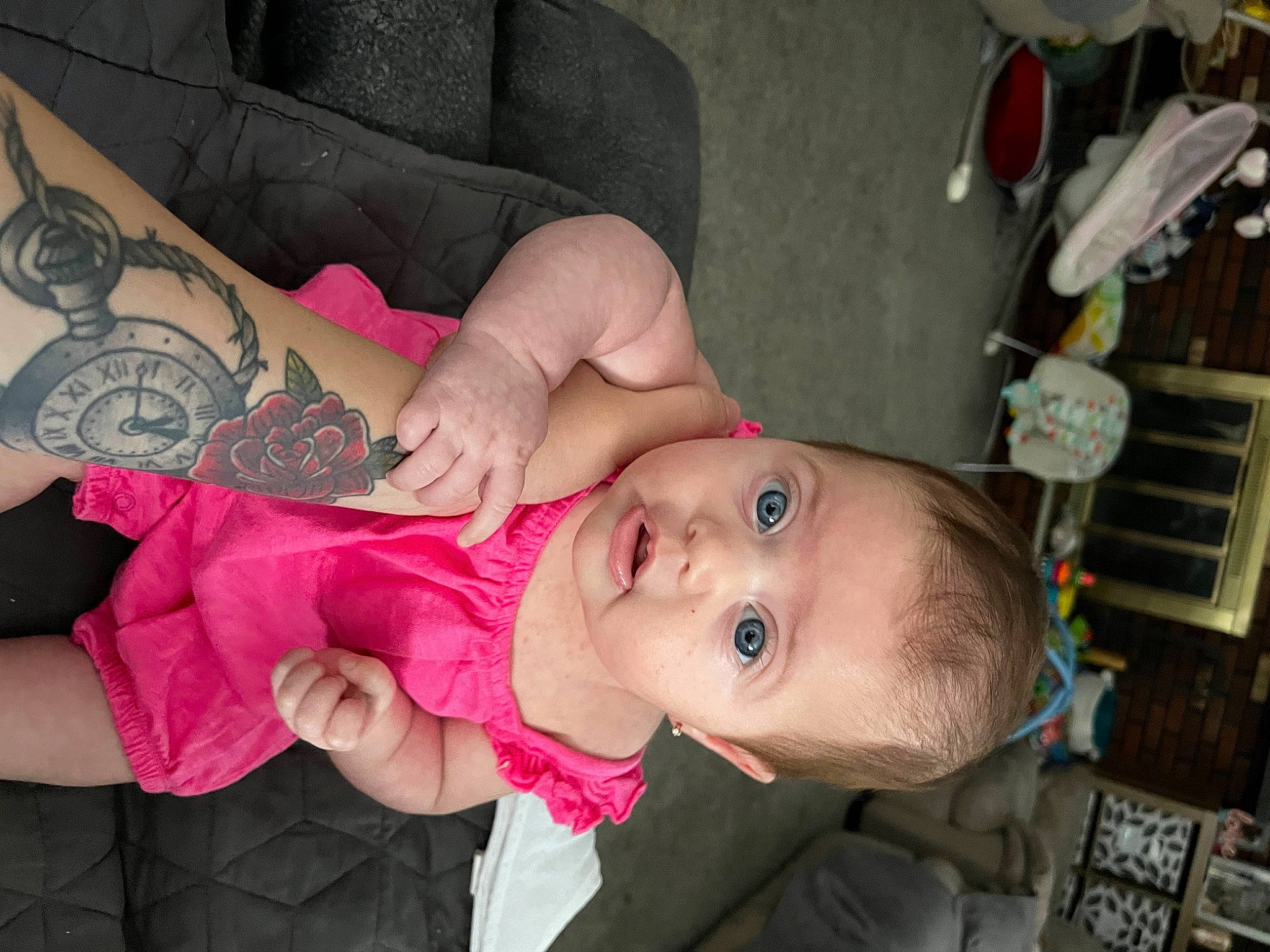 Giuliana is registered to the contest to win money with this photo: arm, baby, cheek, chest, elbow, eyelash, finger, gesture, hand, happy, human_body, human_leg, leg, mouth, person, skin, temporary_tattoo, thigh, toddler, trunk