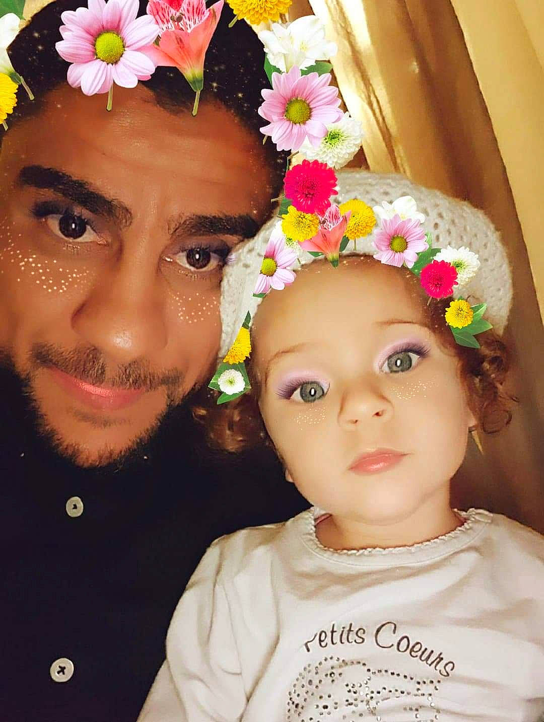 Malika participe au concours pour gagner de l'argent avec cette photo : child, daughter, fashion_accessory, flower, girl, hair_accessory, head, headband, headgear, headpiece, headwear, person, product, skin