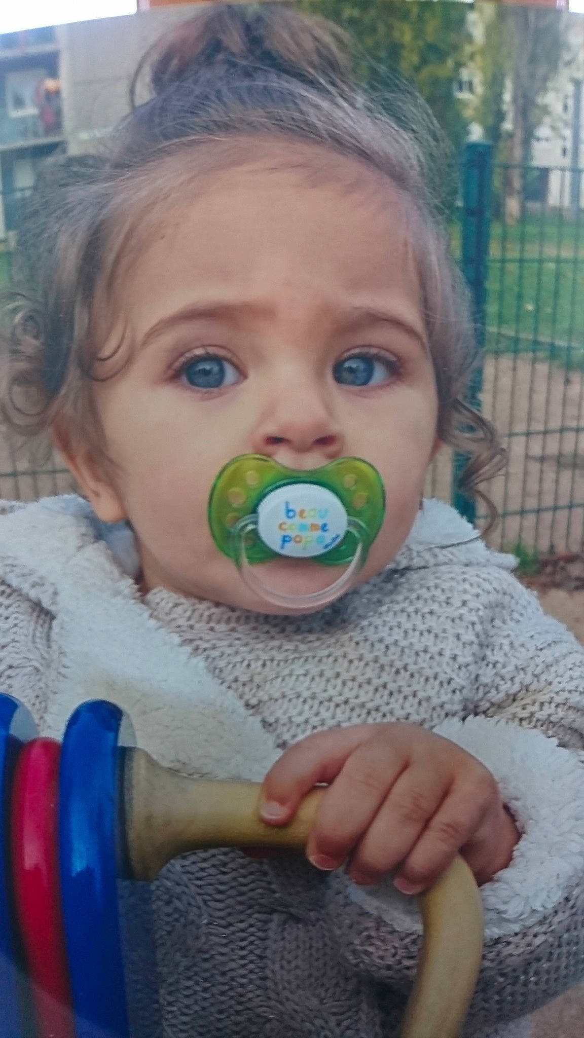 Malika a rejoint le concours — aidez-le/la à gagner de superbes lots ! boy, cheek, child, eye, face, finger, fun, girl, hand, head, infant, iris, mouth, nose, person, play, product, skin, smile, toddler