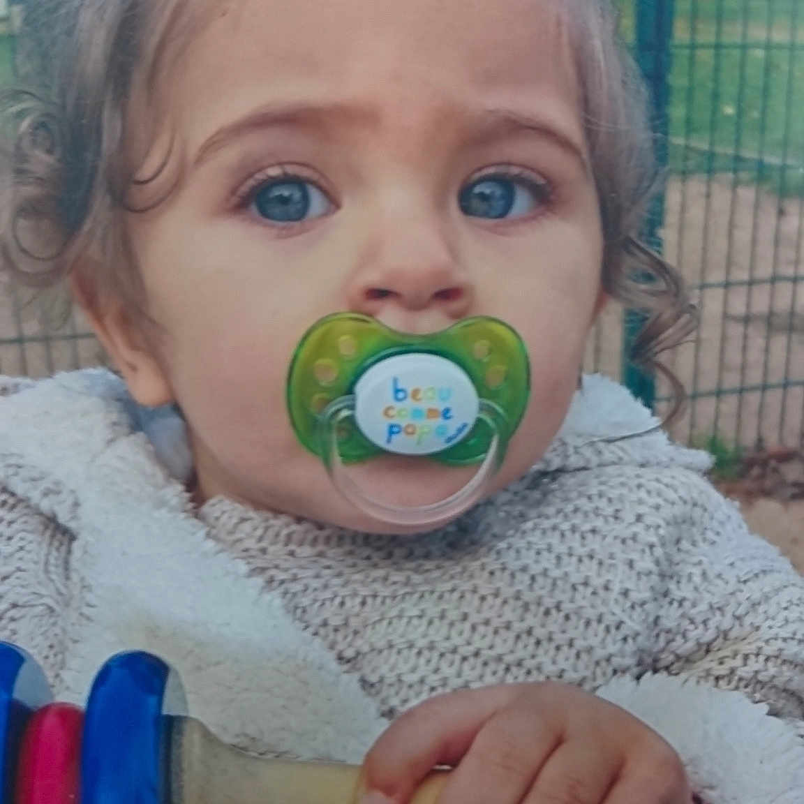 Malika a rejoint le concours — aidez-le/la à gagner de superbes lots ! boy, cheek, child, eye, face, finger, fun, girl, hand, head, infant, iris, mouth, nose, person, play, product, skin, smile, toddler