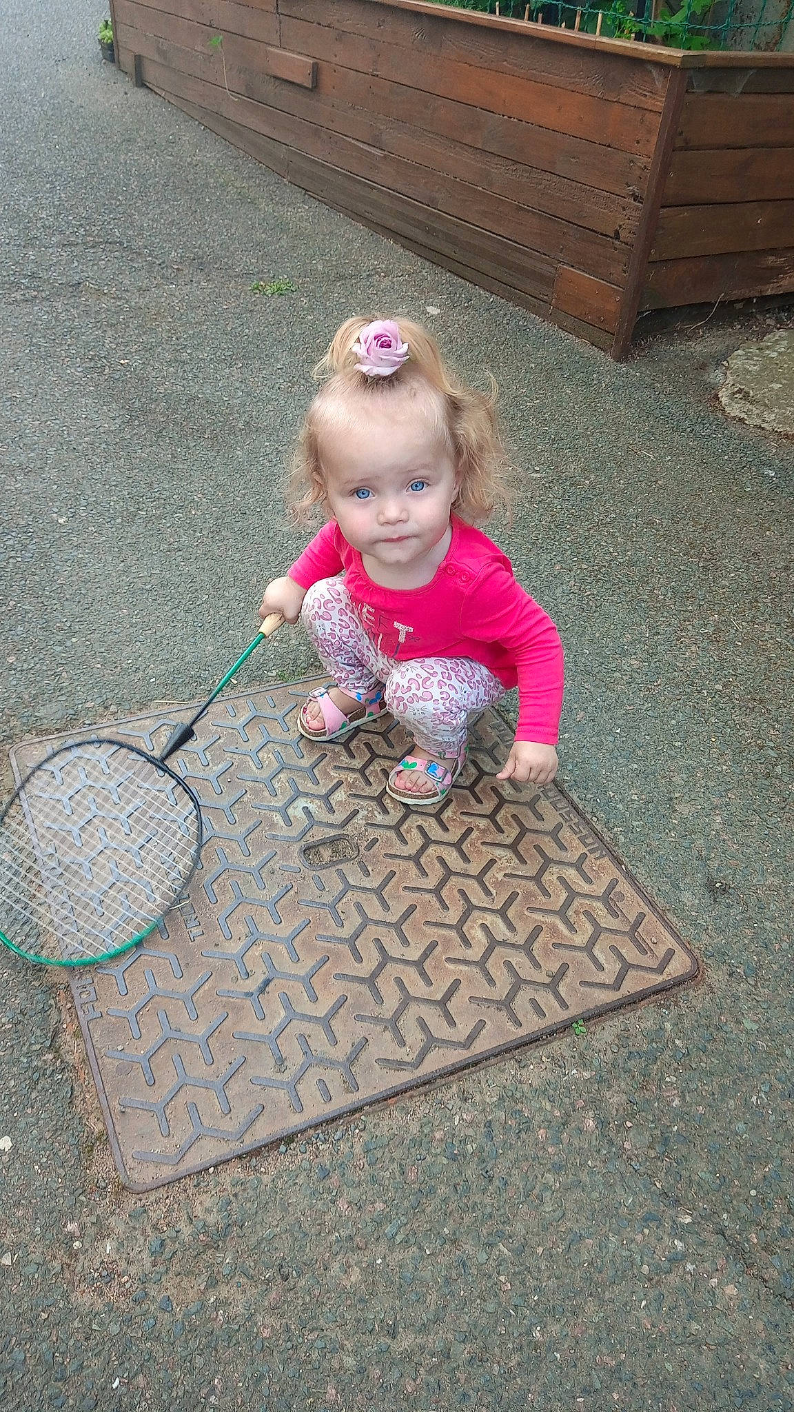Maddy participe au concours pour gagner de l'argent avec cette photo : asphalt, baby, baby_toddler_clothing, child, cobblestone, concrete, floor, flooring, fun, grass, hardwood, leisure, person, play, road_surface, sidewalk, sitting, soil, toddler, vertebrate