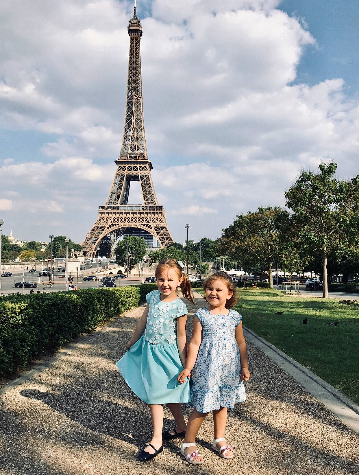 Eliza a rejoint le concours — aidez-le/la à gagner de superbes lots ! beauty, cloud, dress, fun, grass, happy, joy, leisure, nature, people, people_in_nature, person, plant, public_space, sandal, sky, snapshot, summer, toddler, tower