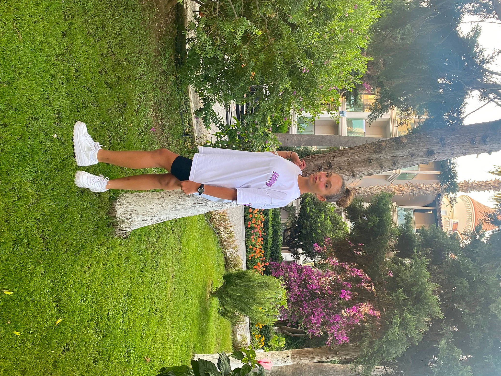 Leanna participe au concours pour gagner de l'argent avec cette photo : building, flower, fun, garden, grass, happy, house, landscape, leisure, people_in_nature, person, plant, recreation, shrub, smile, tree, window, yard