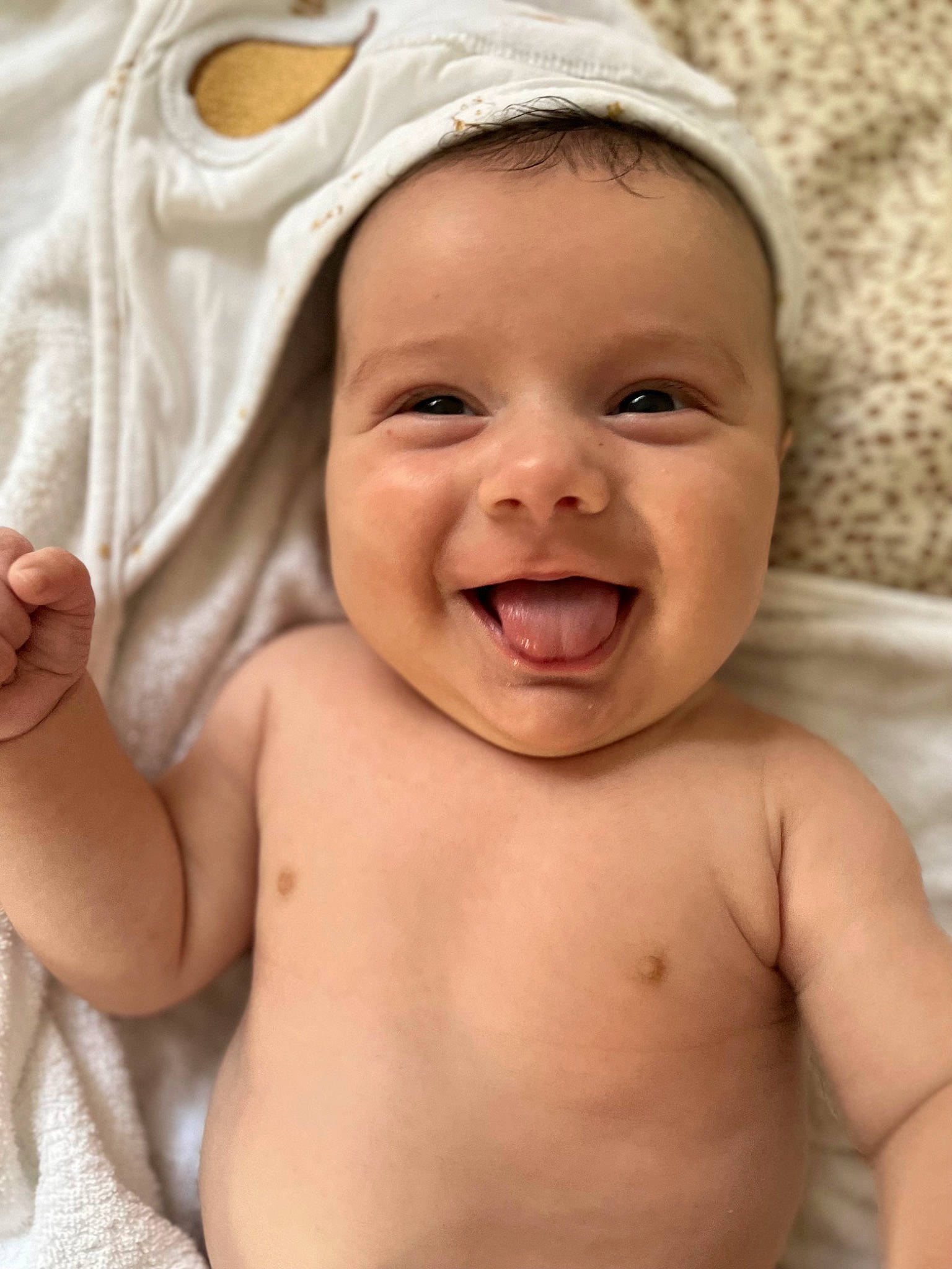 Andrea a rejoint le concours — aidez-le/la à gagner de superbes lots ! baby, cheek, chest, chin, comfort, eyebrow, face, finger, gesture, happy, joy, lip, mouth, muscle, nose, person, product, skin, smile, toddler