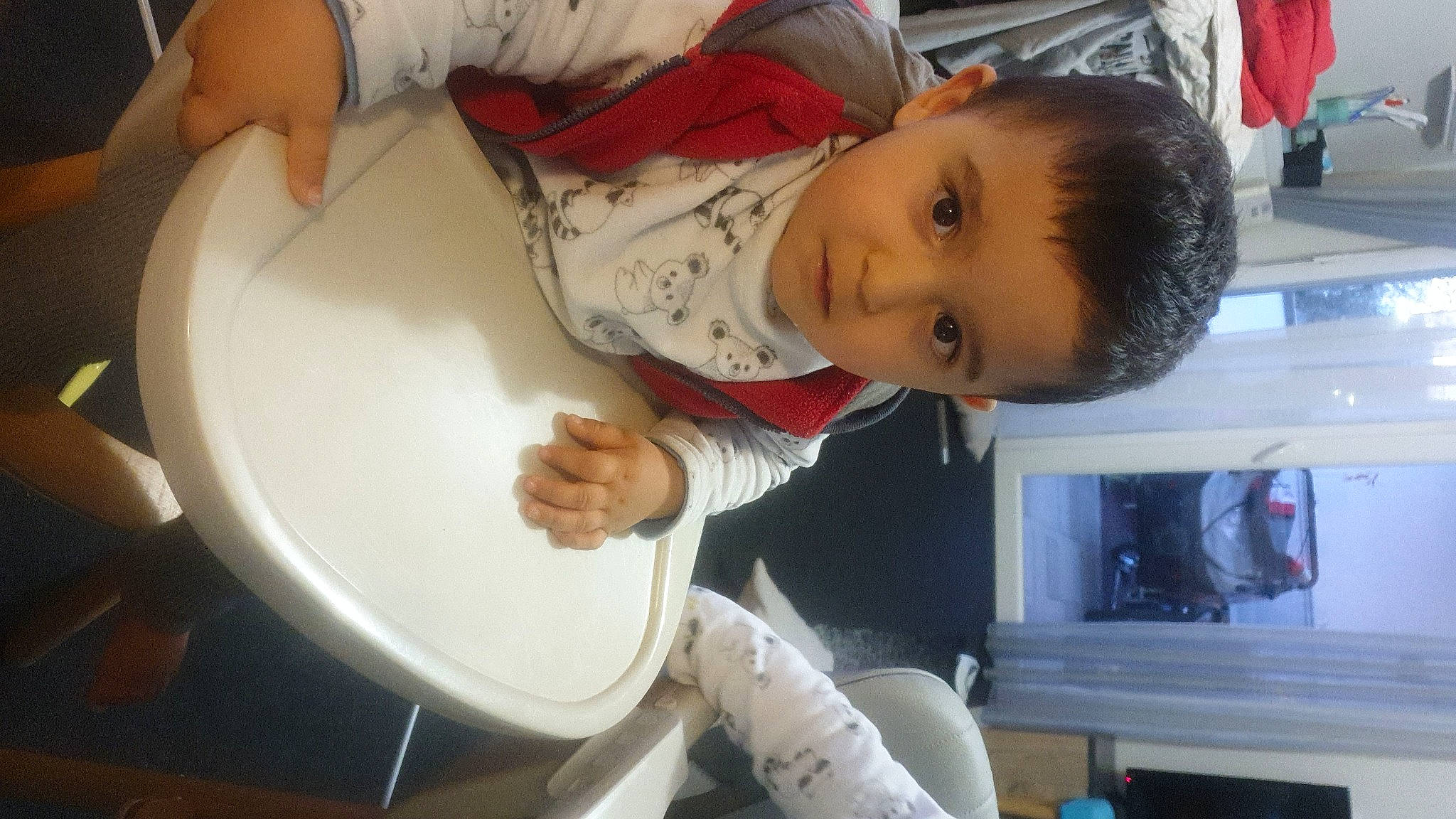 Enes a rejoint le concours — aidez-le/la à gagner de superbes lots ! arm, baby, child, drum, membranophone, musical_instrument, percussion, person