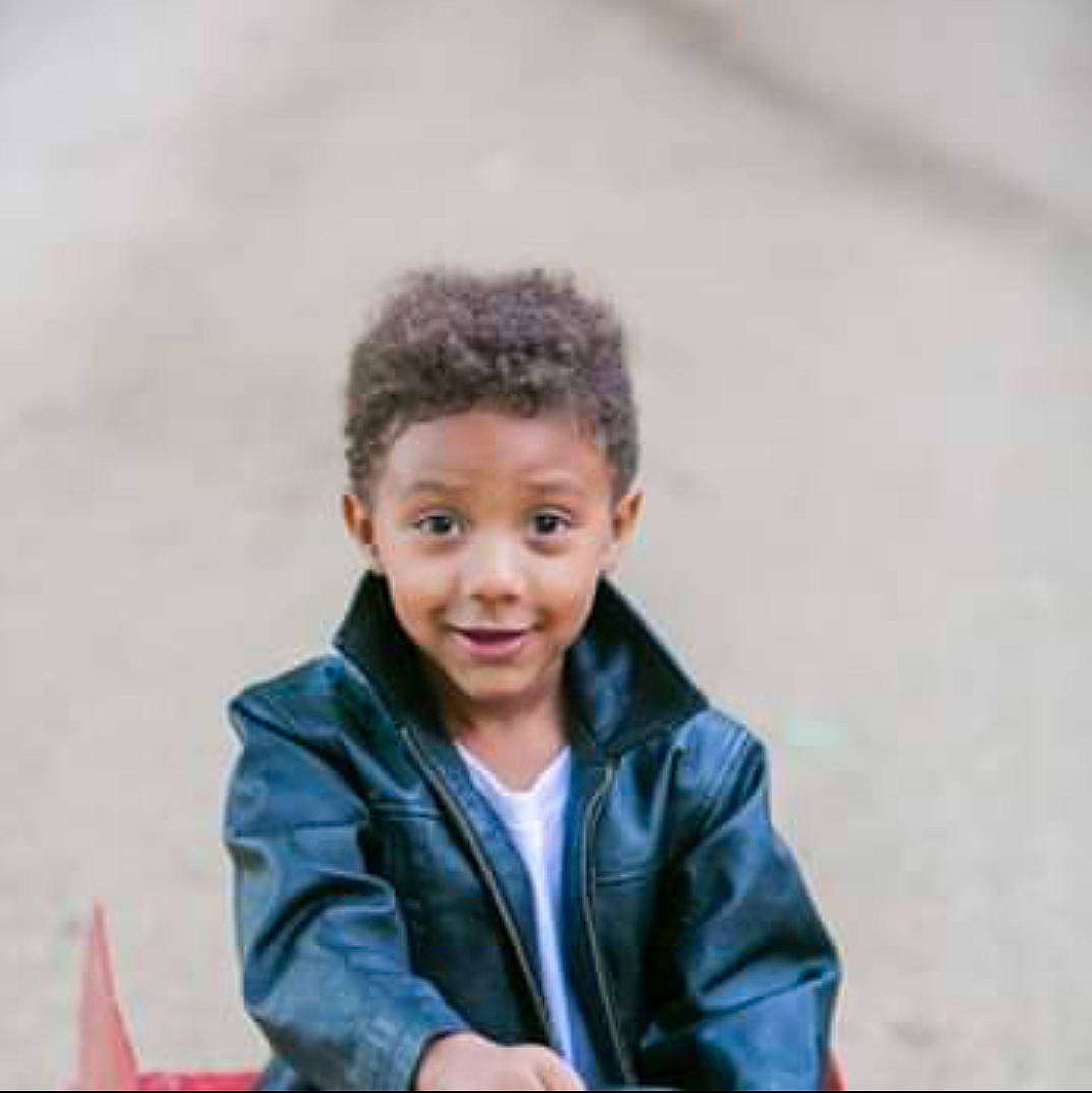 Makai is registered to the contest to win money with this photo: child, child_model, hairstyle, happy, human, person, photography, play, portrait, room, sitting, smile, student, toddler