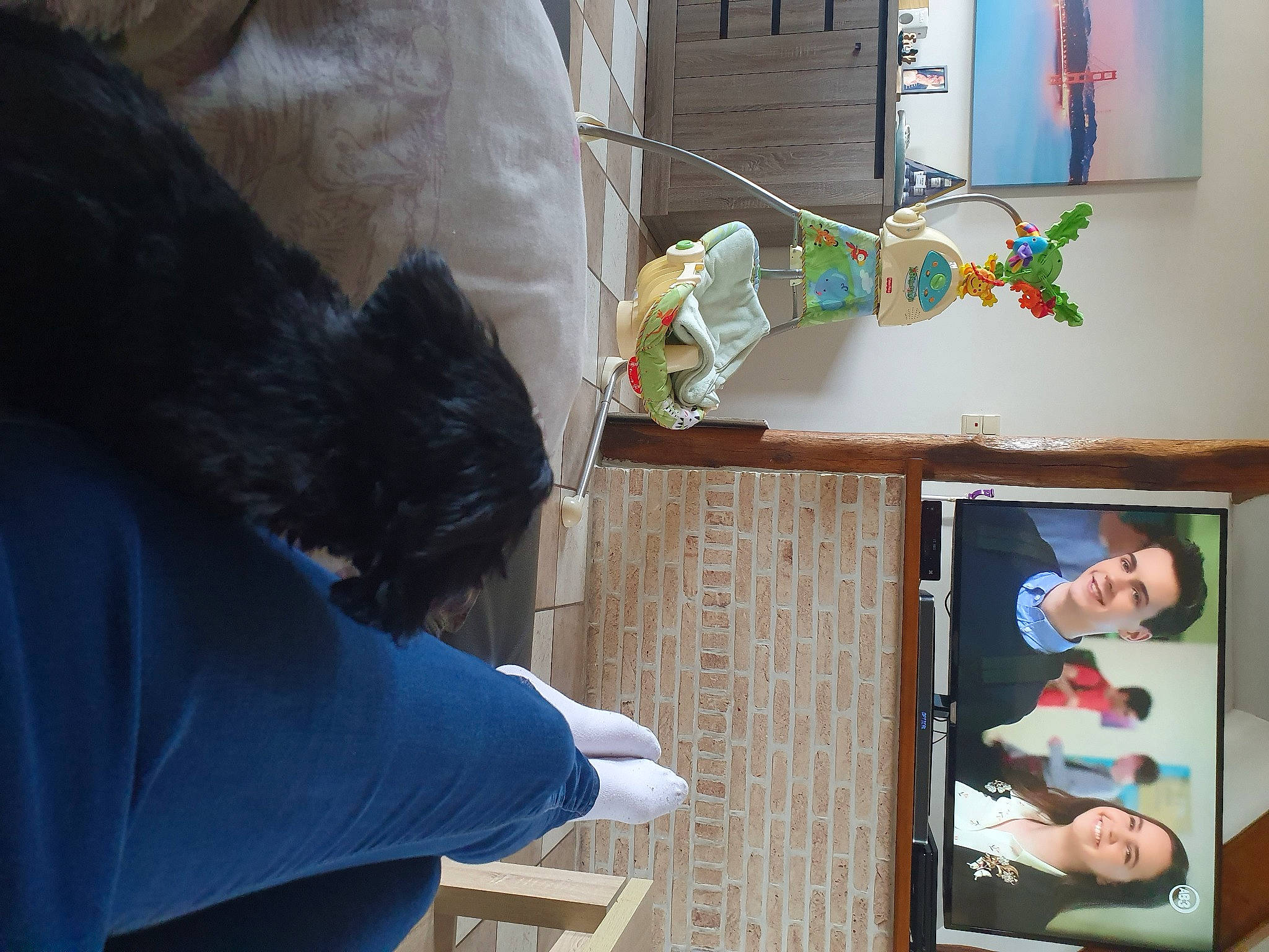 Olaf participe au concours pour gagner de l'argent avec cette photo : art, artist, child, companion_dog, dog_breed, event, felidae, fun, fur, paint, picture_frame, room, visual_arts, wood