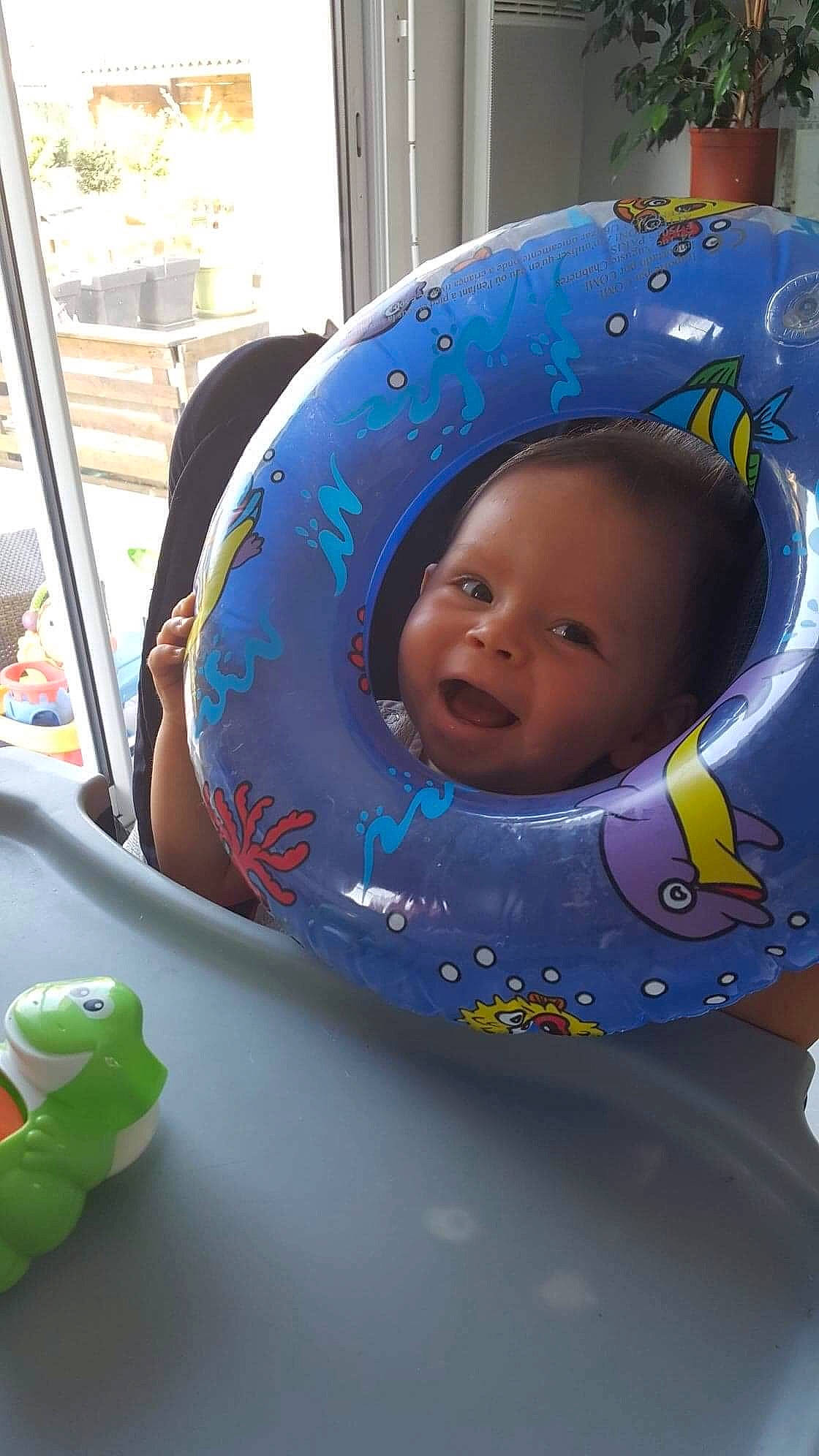 Aelys participe au concours pour gagner de l'argent avec cette photo : baby, baby_products, baby_toys, child, person, play, product, toddler, toy